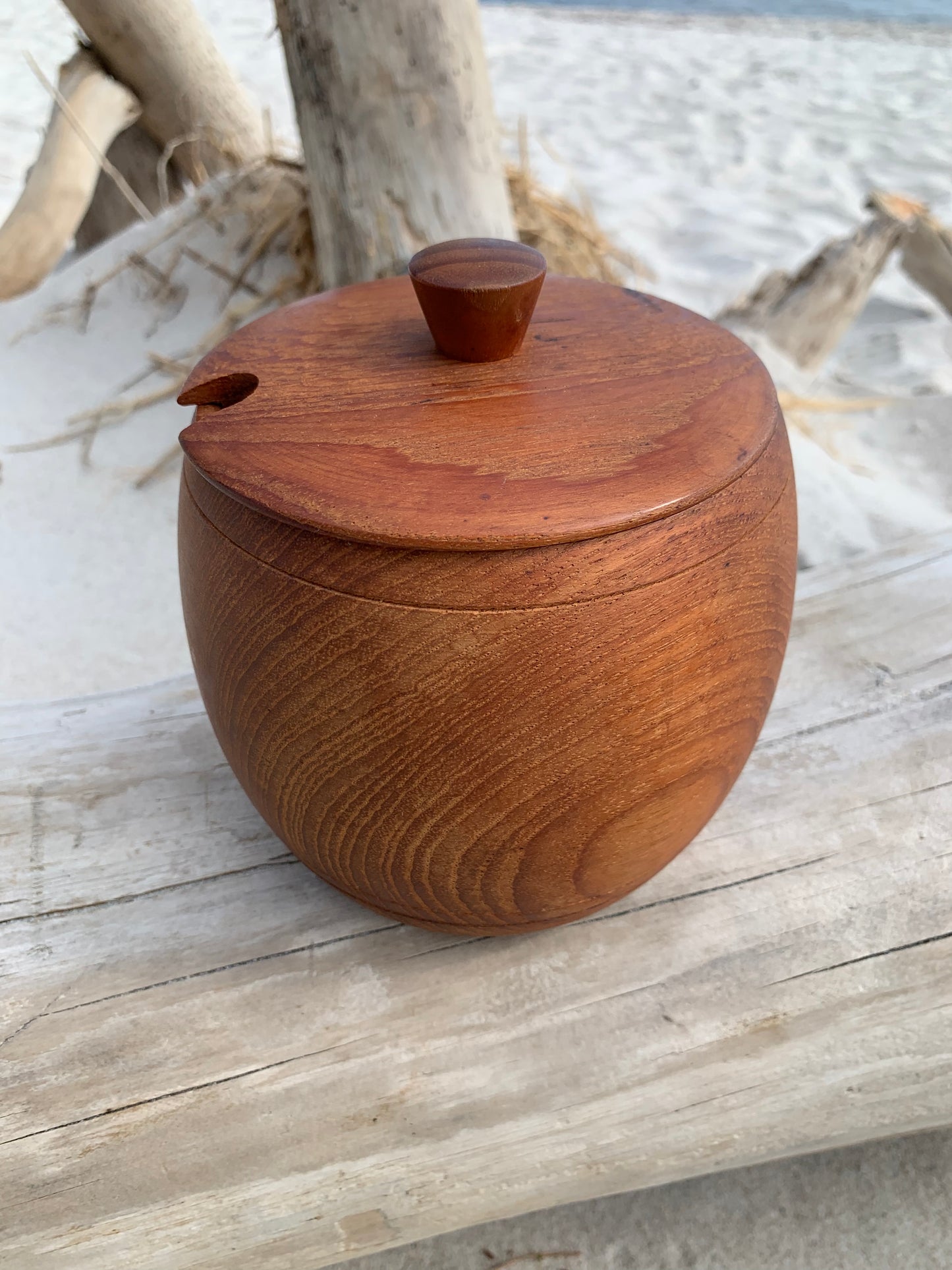 Krukke i teak med låg og glas