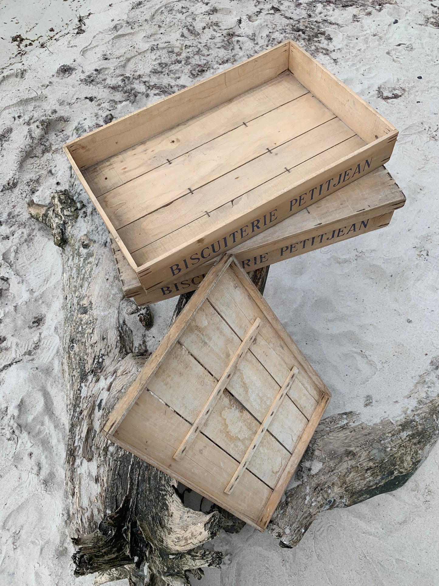 Dekorativ kasse med låg