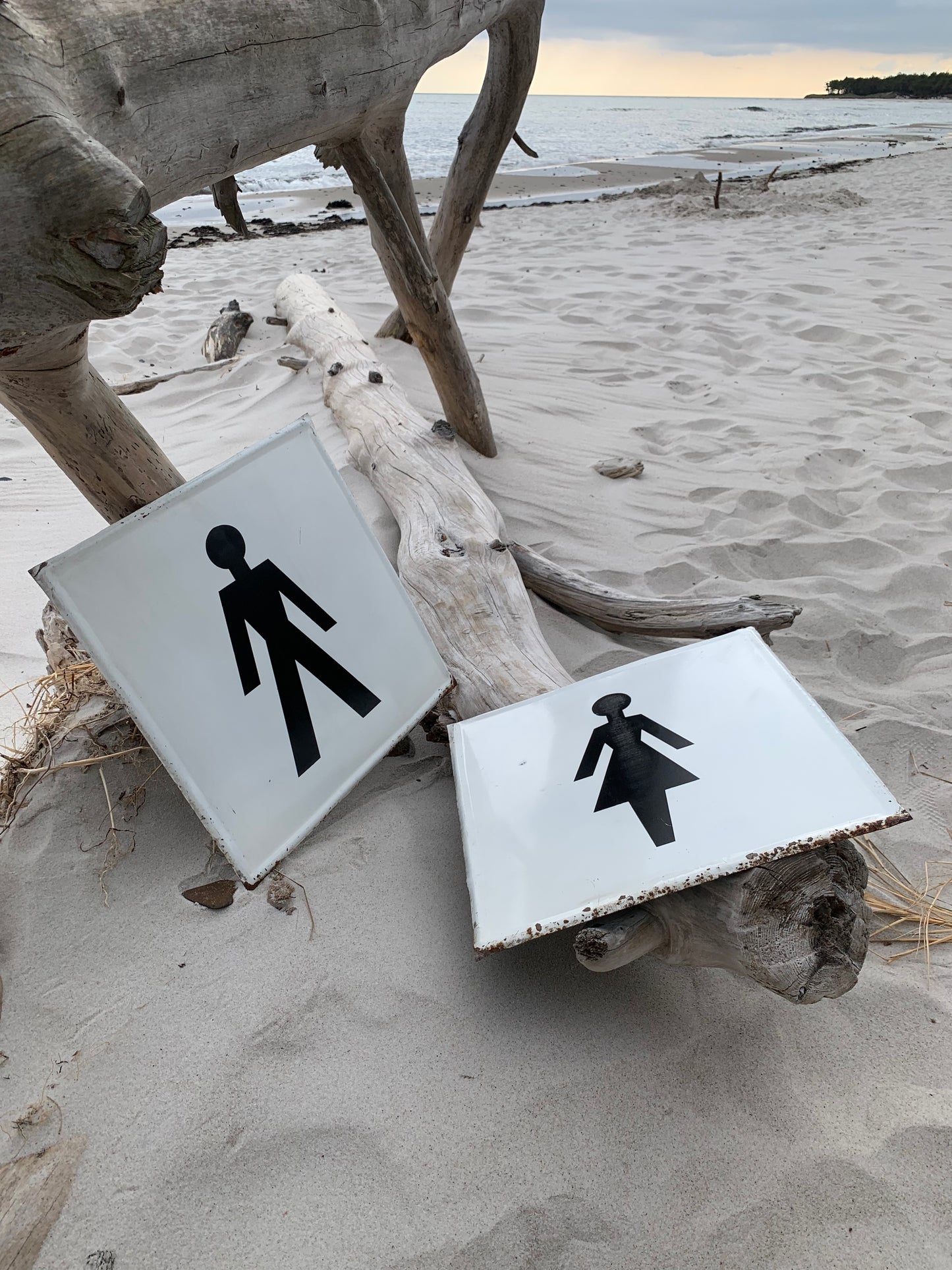 Gamle skilte fra banegård - 2 stk. sælges samlet