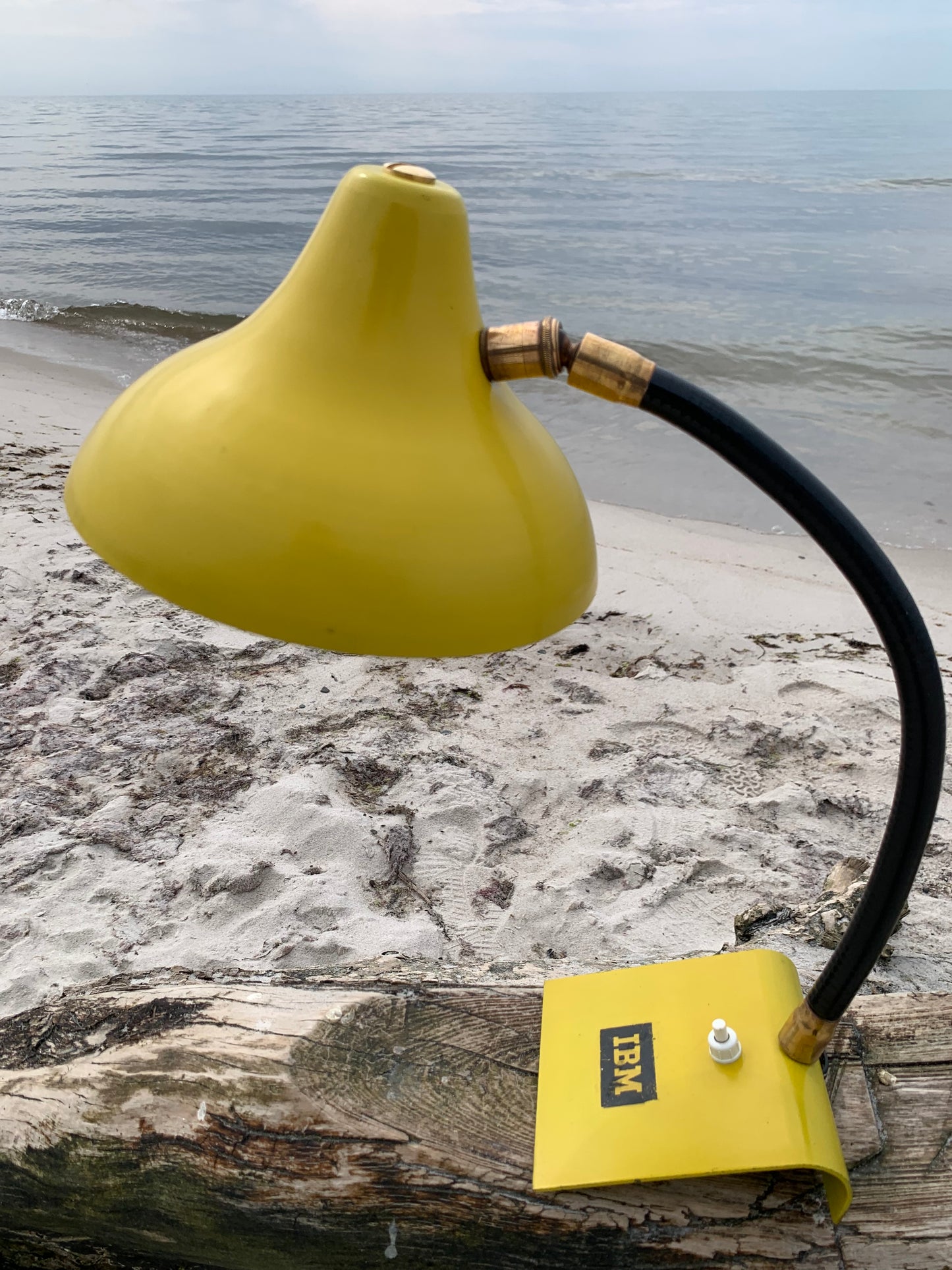 Vintage lampe med IBM reklame