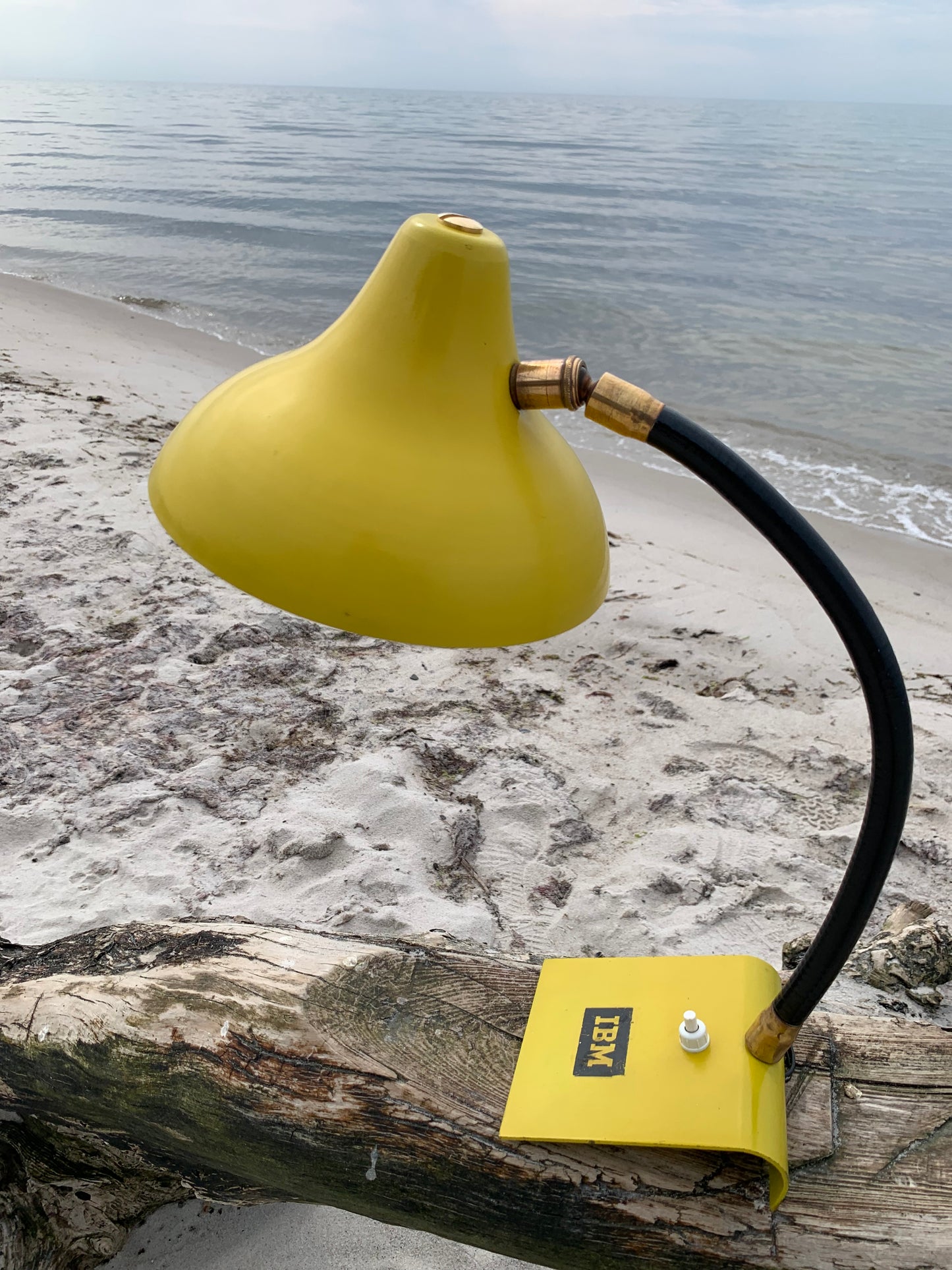 Vintage lampe med IBM reklame