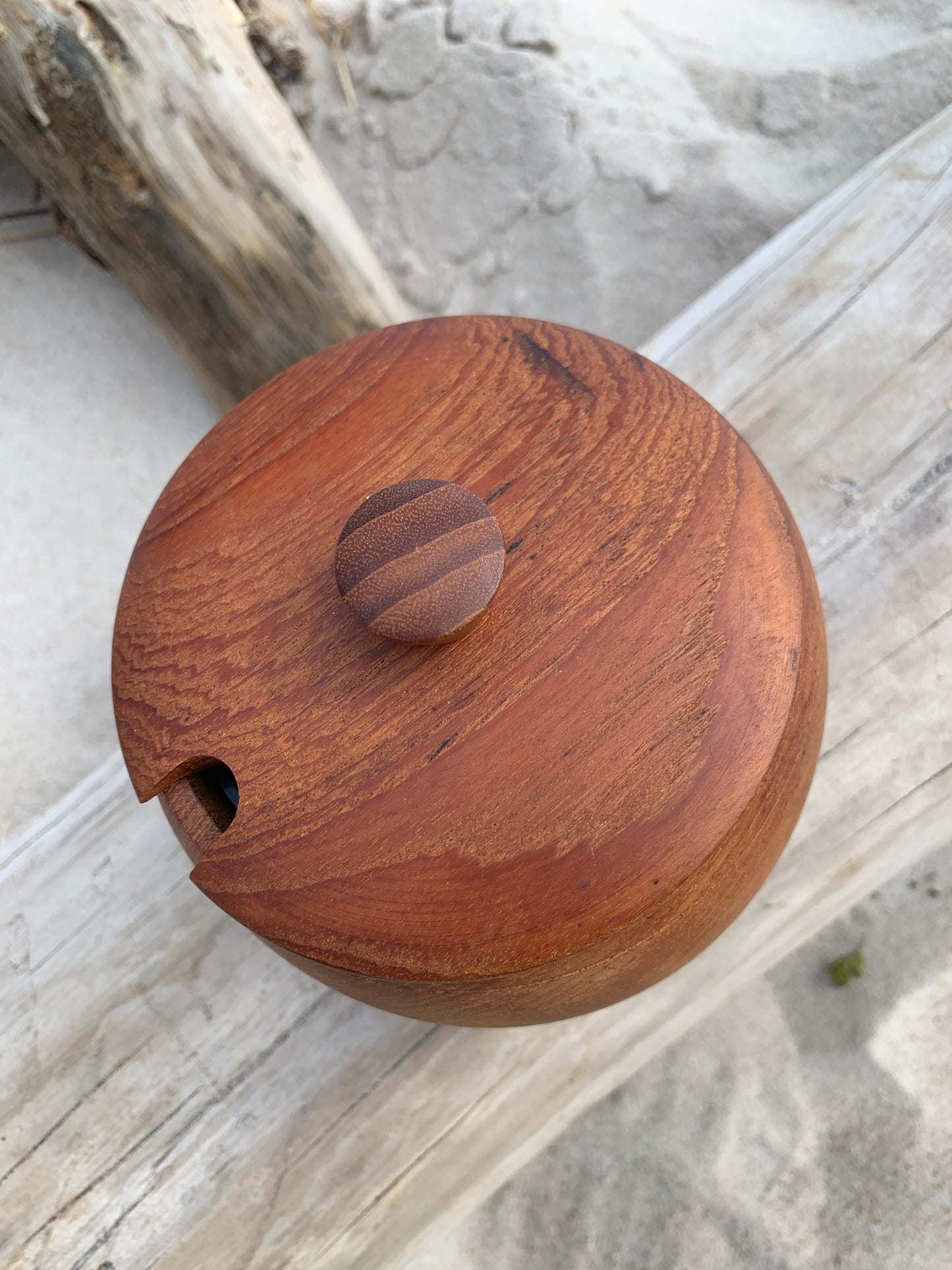 Krukke i teak med låg og glas