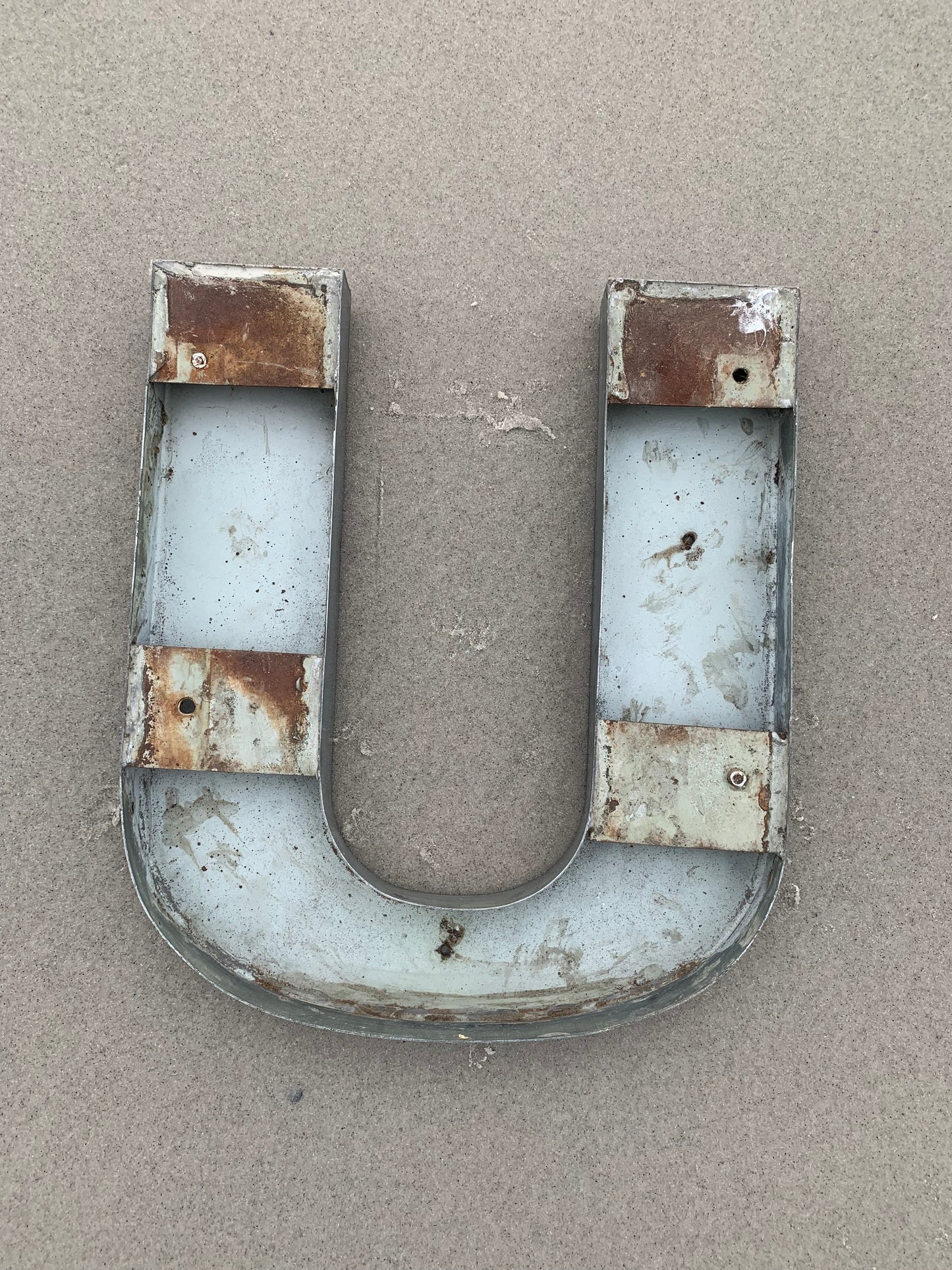 Bogstav - U (Facadebogstav)