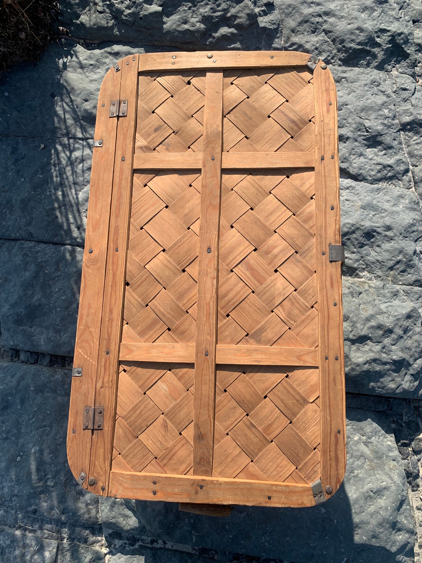 Gammel spånkurv (kiste) med låg