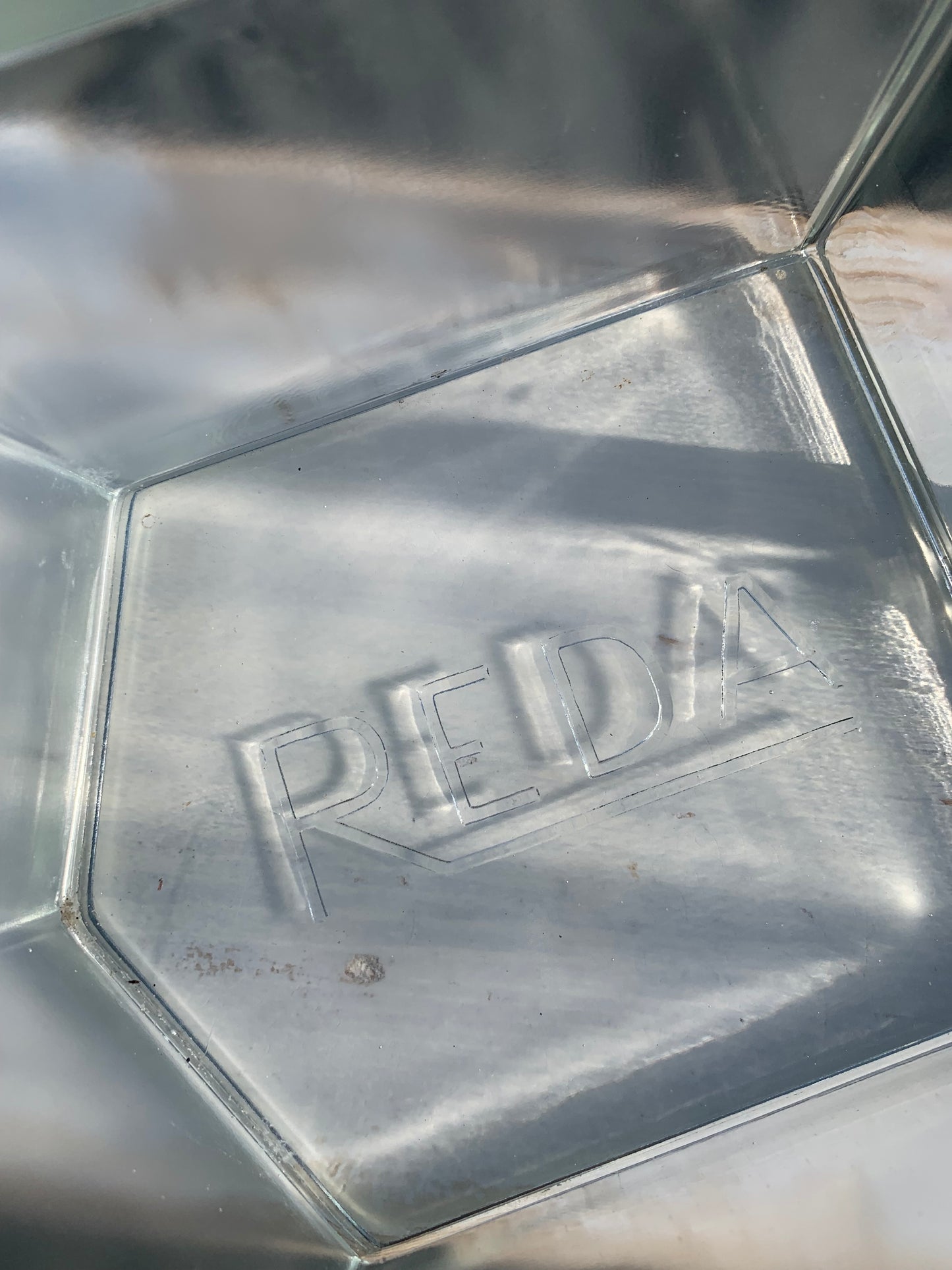 Køkken reol med glasskuffer