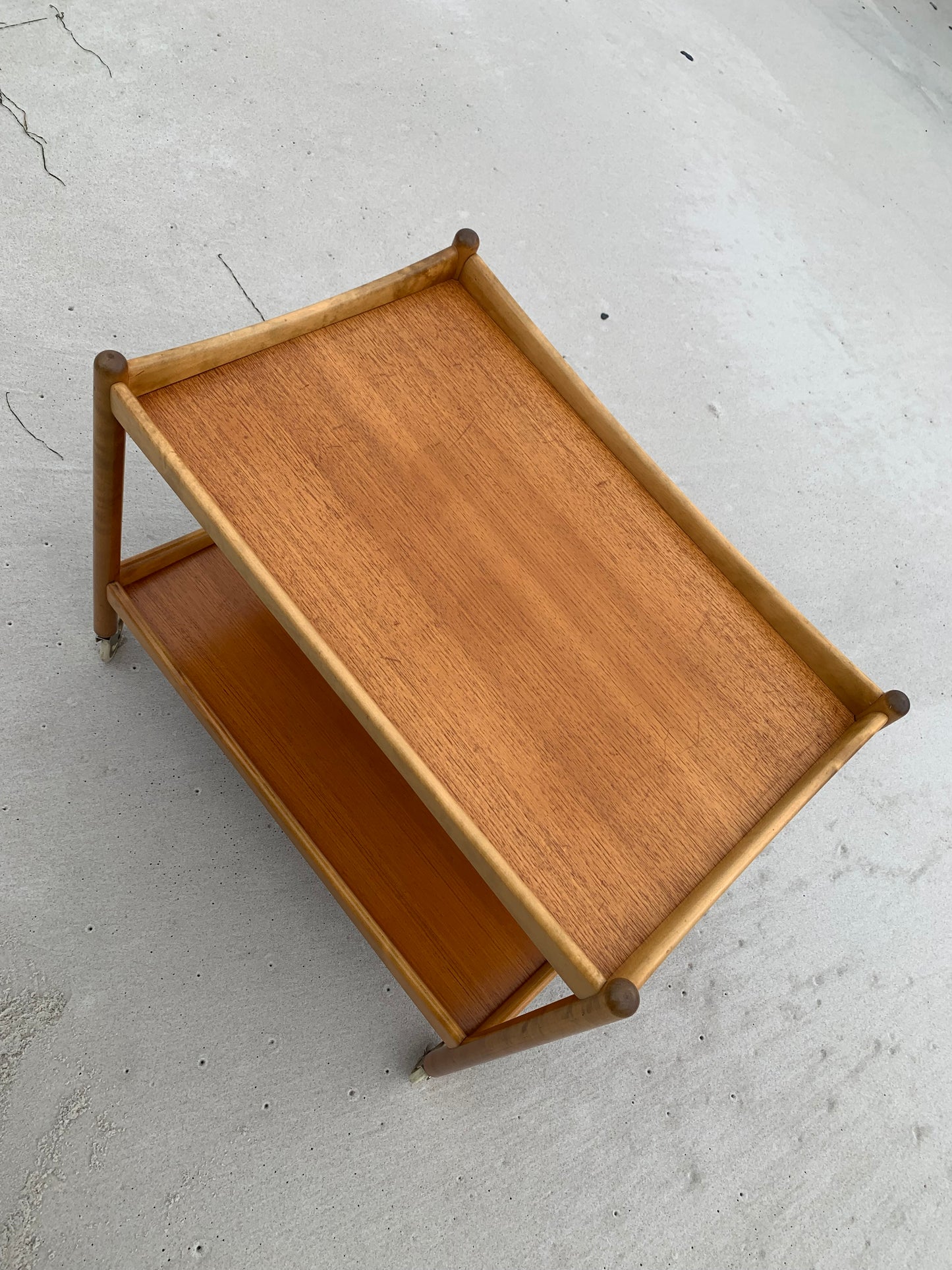 Servus serveringsvogn fra Gemla - Designet af Poul Volther i 1950’erne.