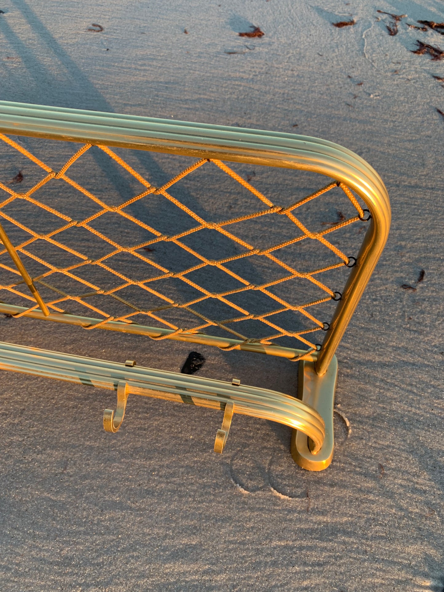 Hattehylde i messing