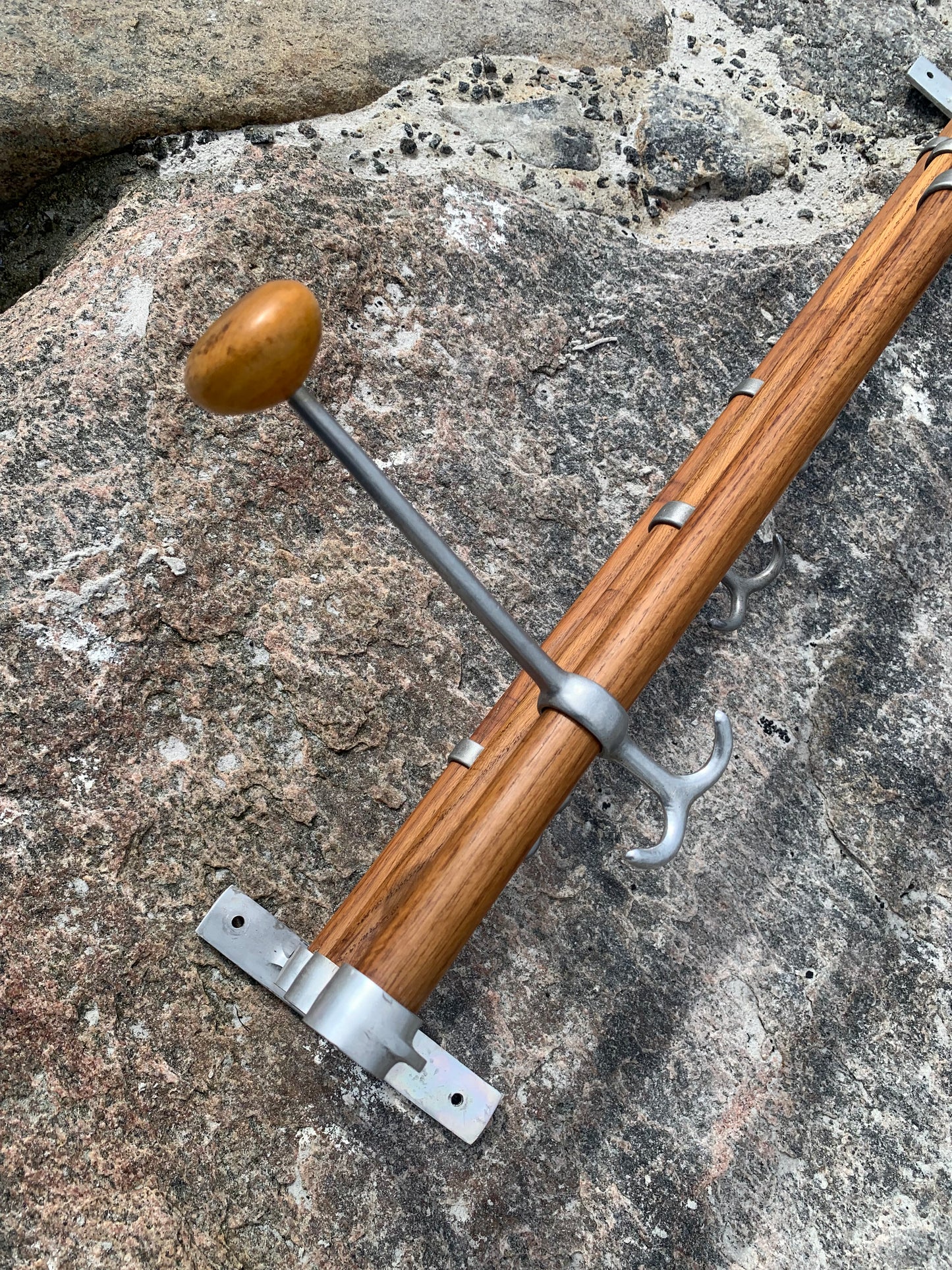 Hylde med hatteknage