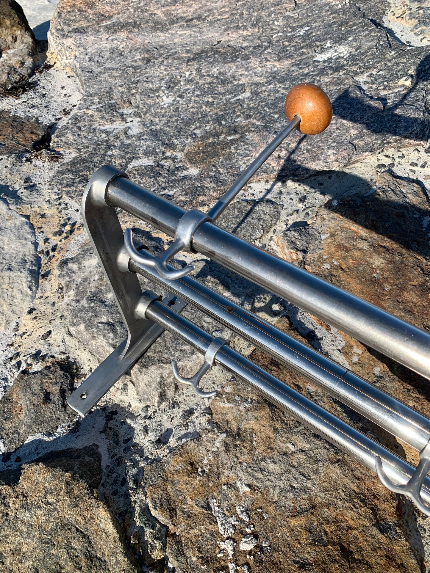 Hylde med hatteknage - Designet af Gunnar Bolin i 1937