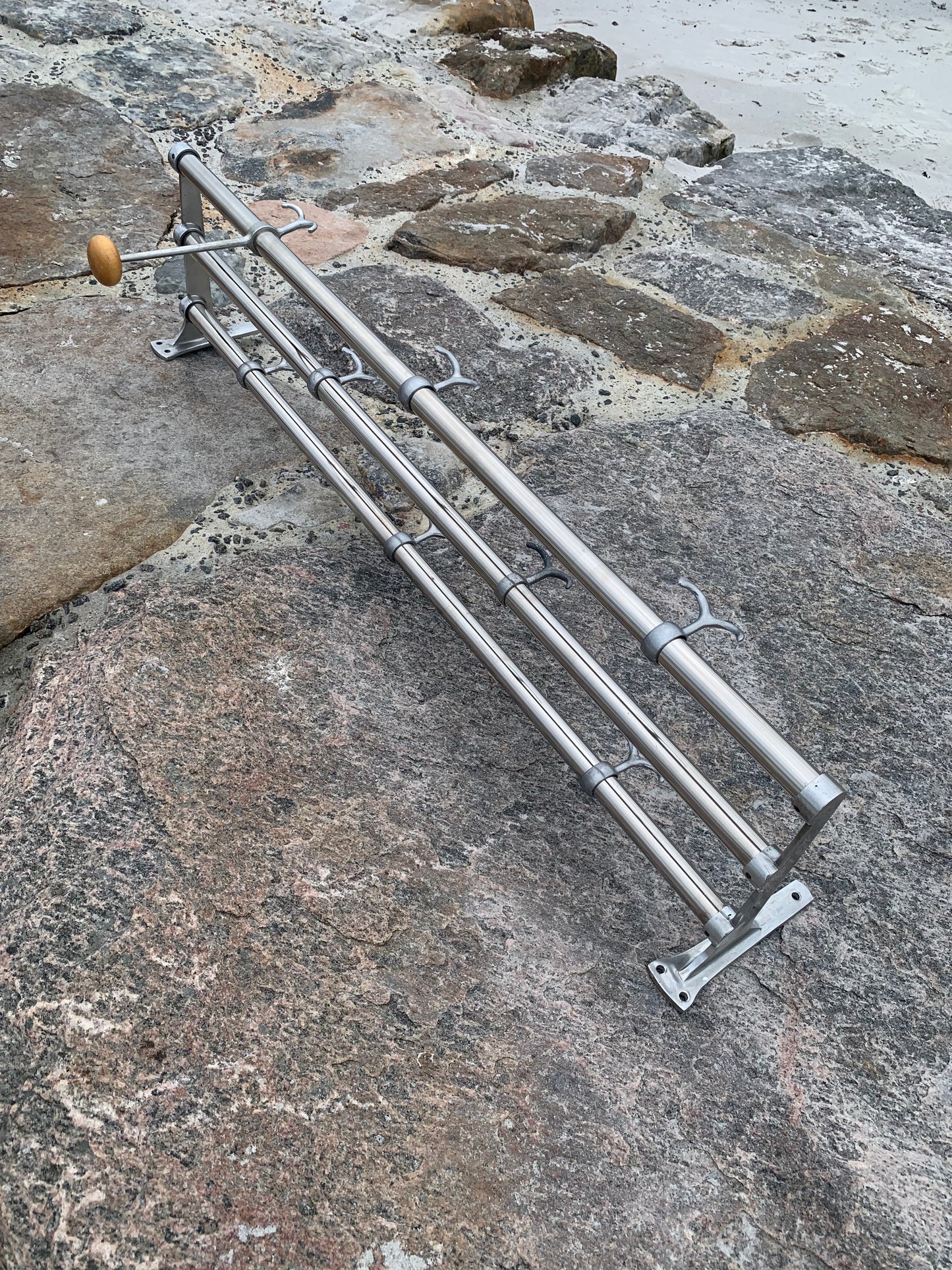 Hylde med hatteknage - Designet af Gunnar Bolin i 1937
