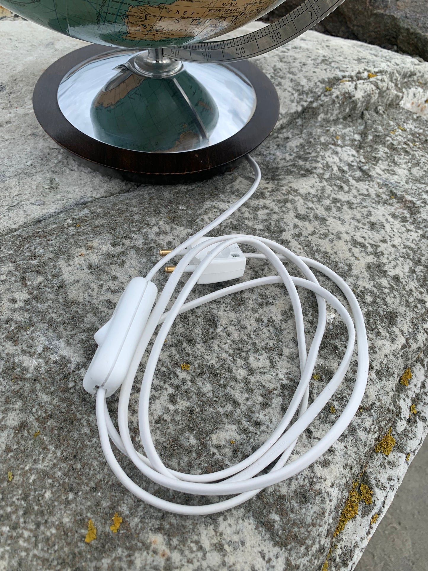 Globus i glas med lys (Stor udgave)