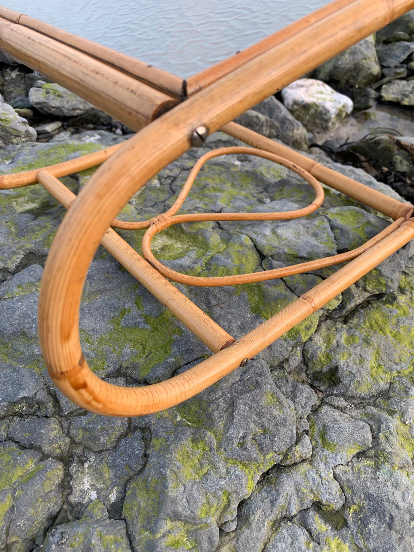 Væghængt bambushylde