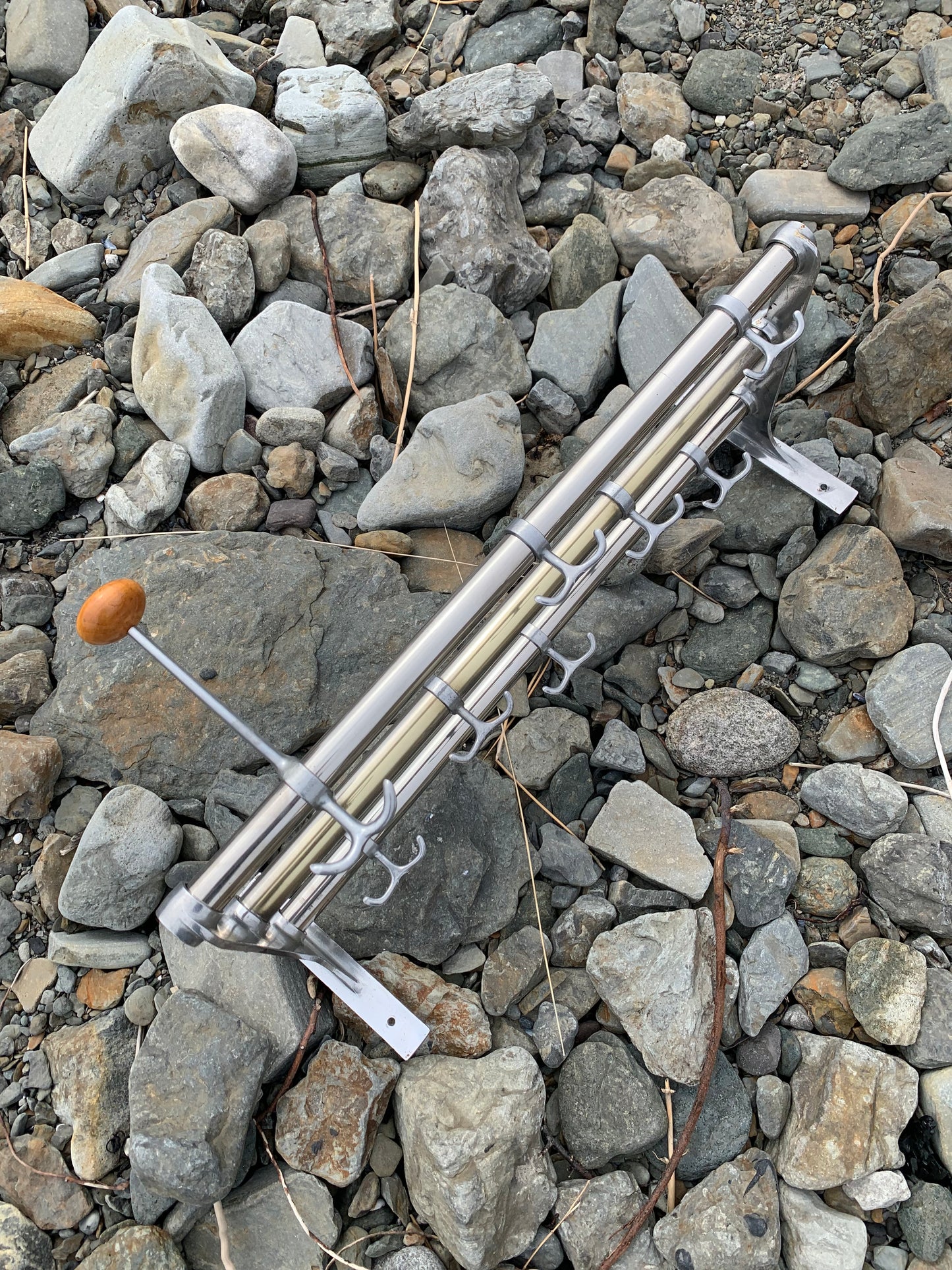 Hylde med hatteknage