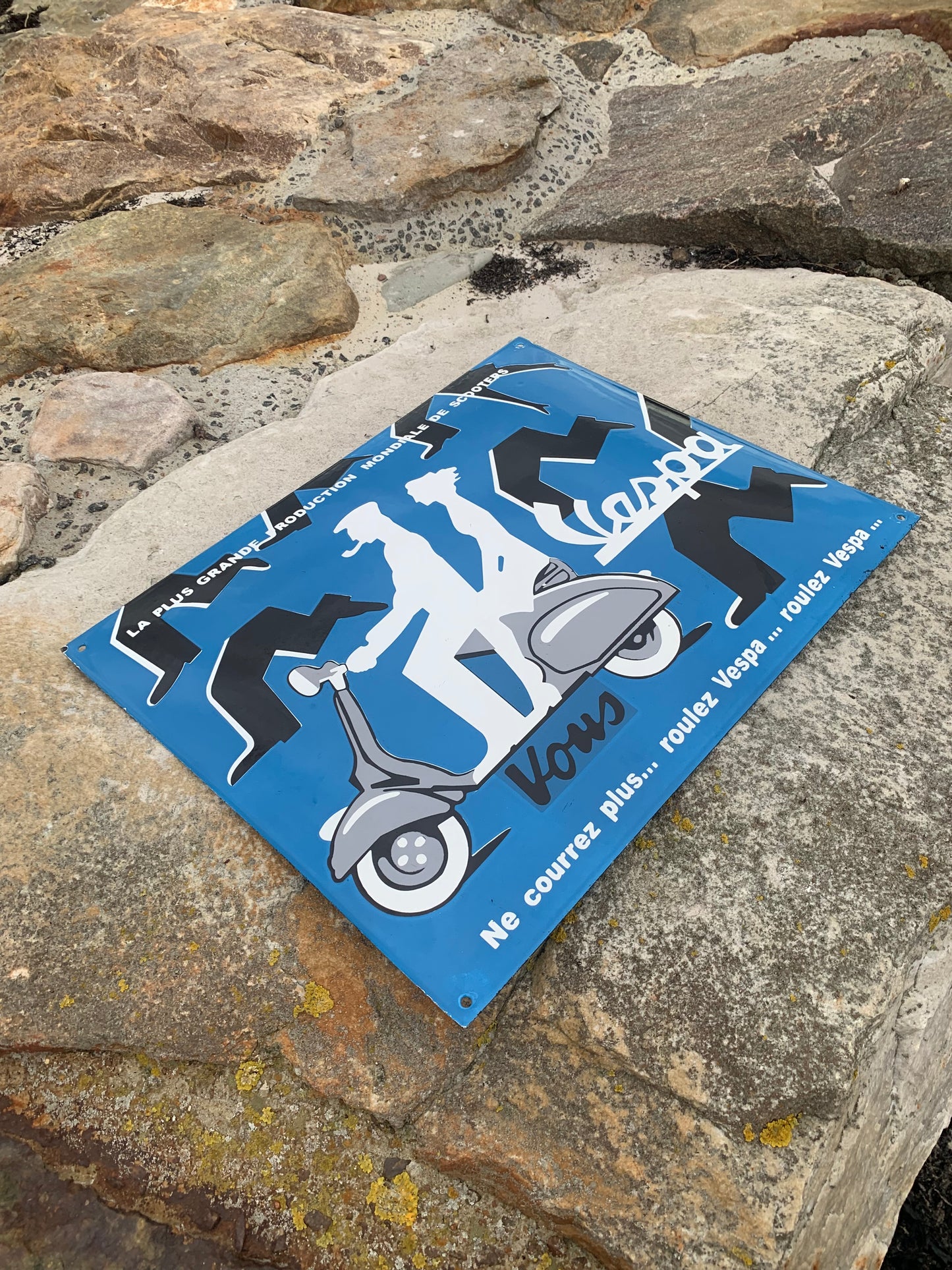 Vespa emaljeskilt (hvælvet)