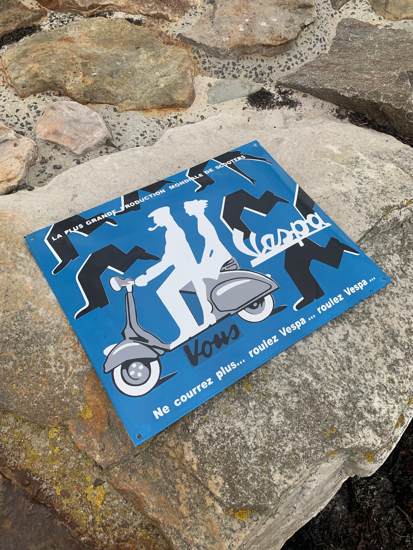 Vespa emaljeskilt (hvælvet)