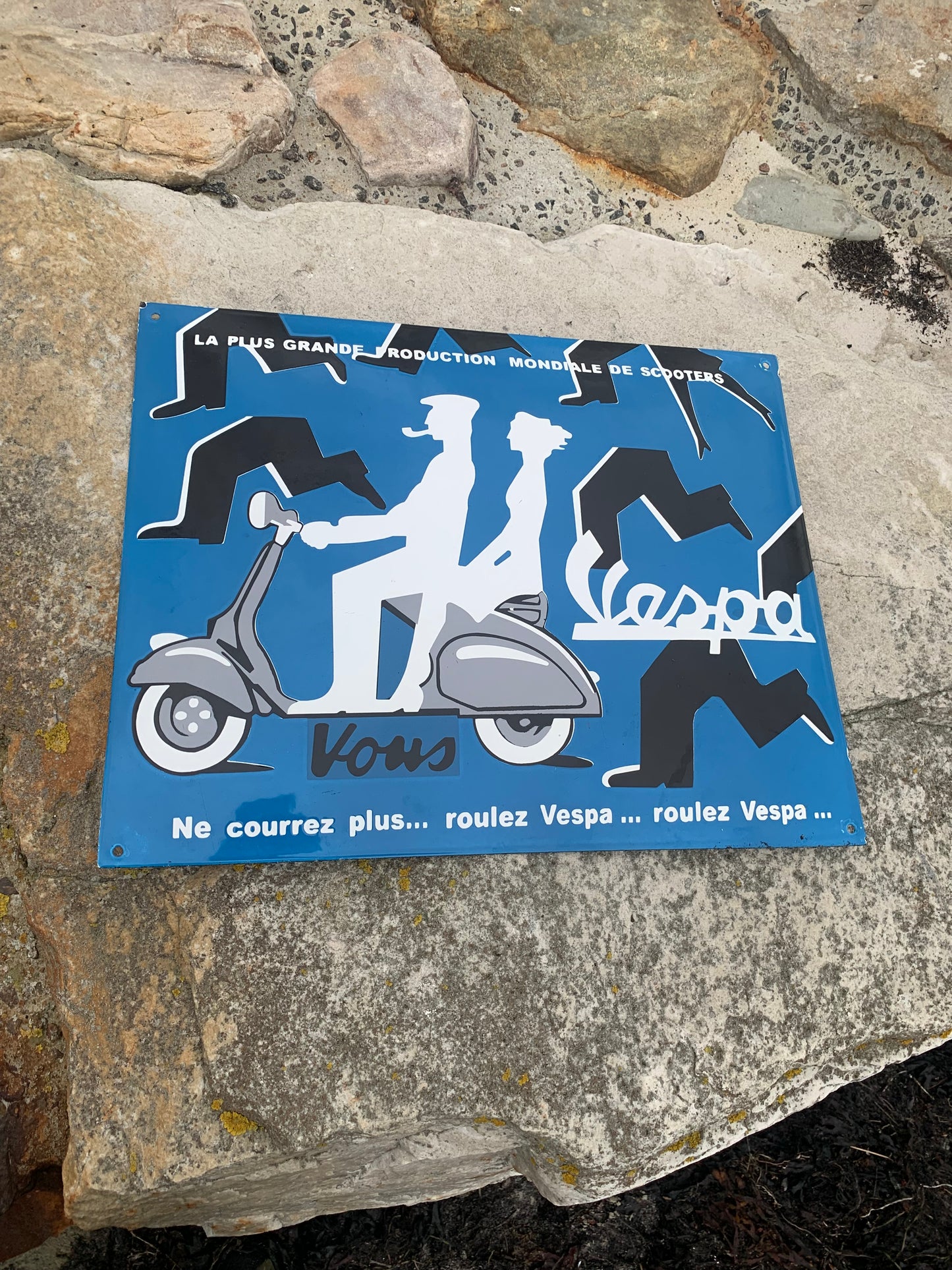 Vespa emaljeskilt (hvælvet)