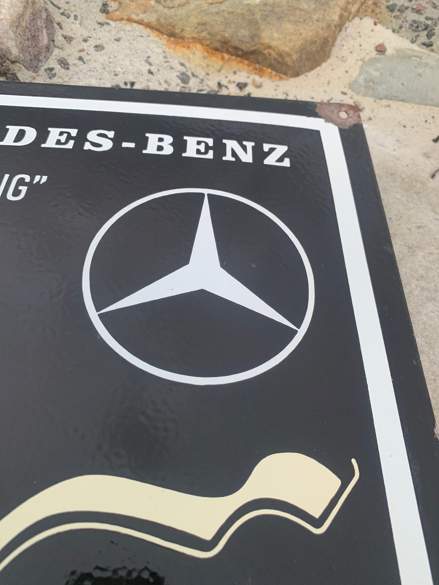 Mercedes emaljeskilt (hvælvet)