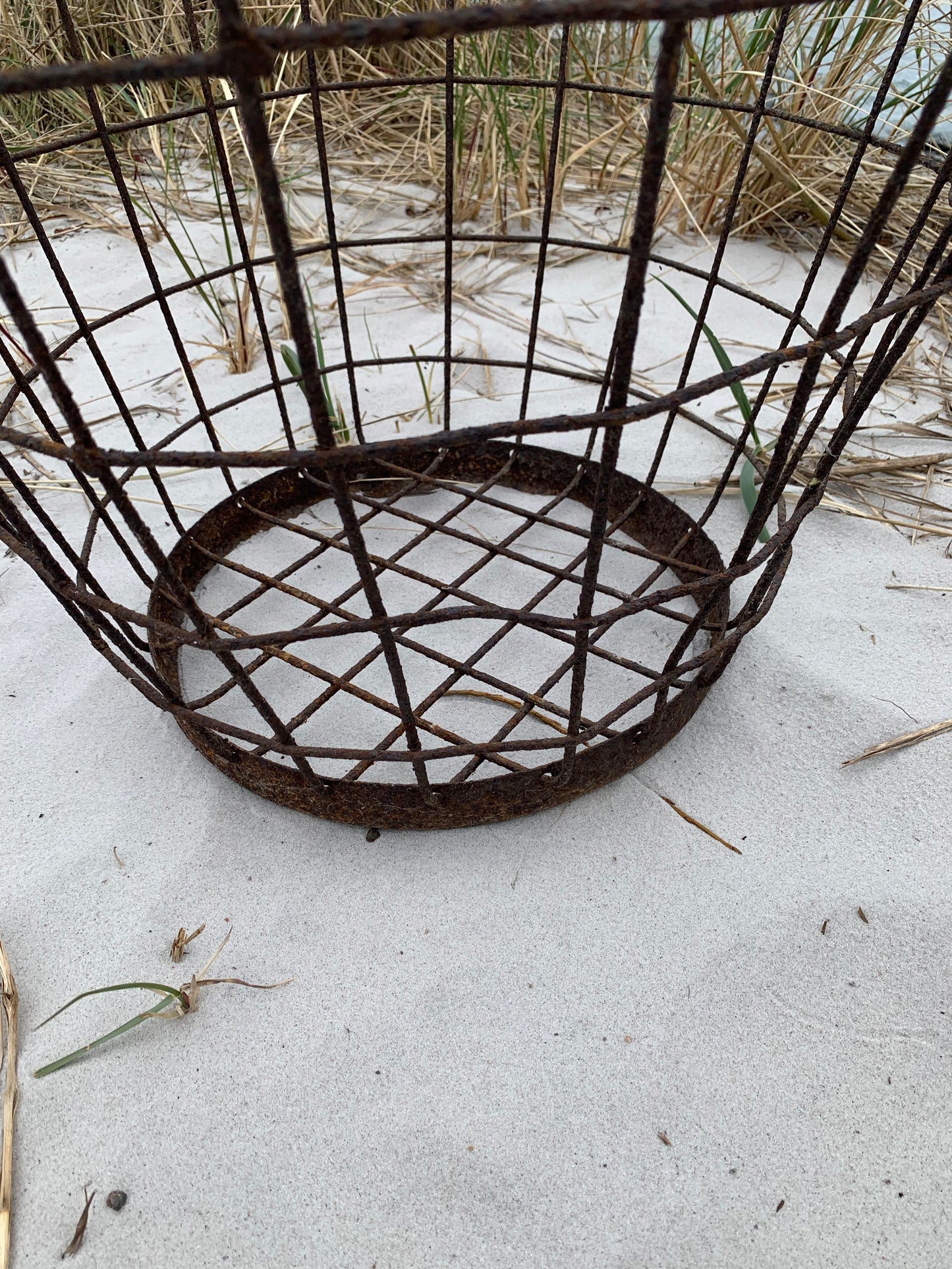 Stor trådkurv med patina
