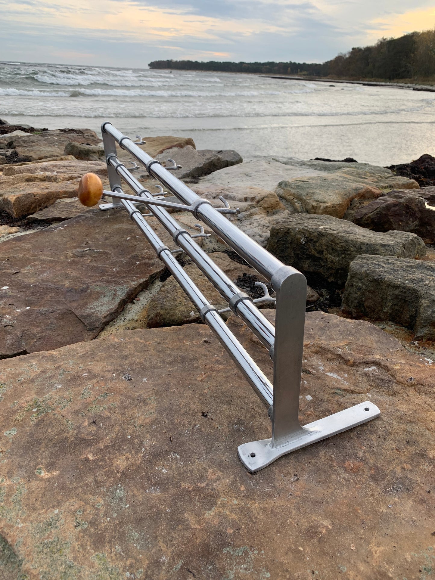 Hylde med hatteknage - Designet af Gunnar Bolin i 1937