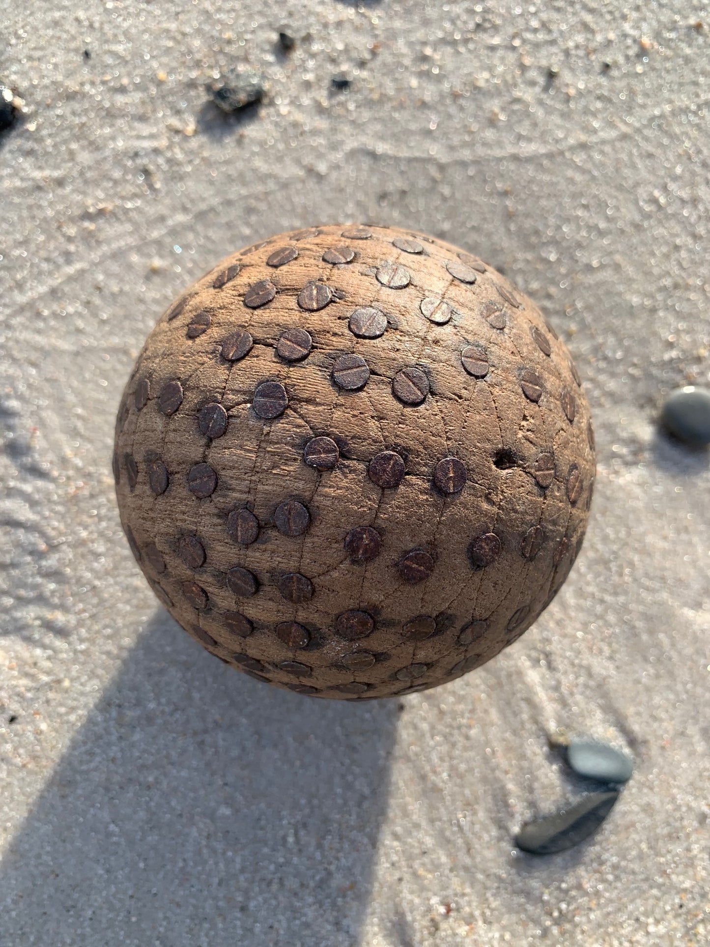 Dekorativ kugle i træ