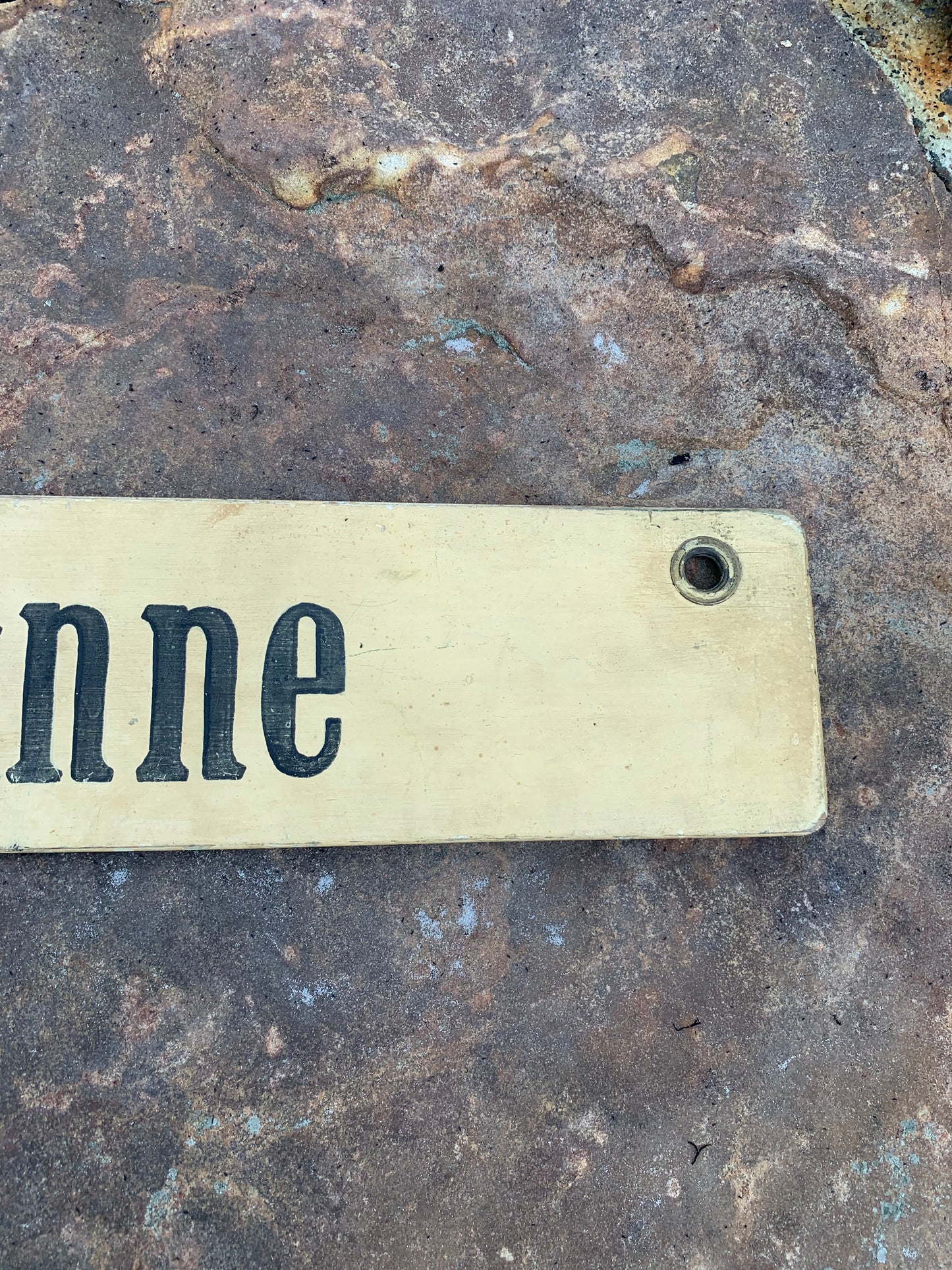 Gammelt bornholmsk skilt fra bus - Kristianshøj/Rønne