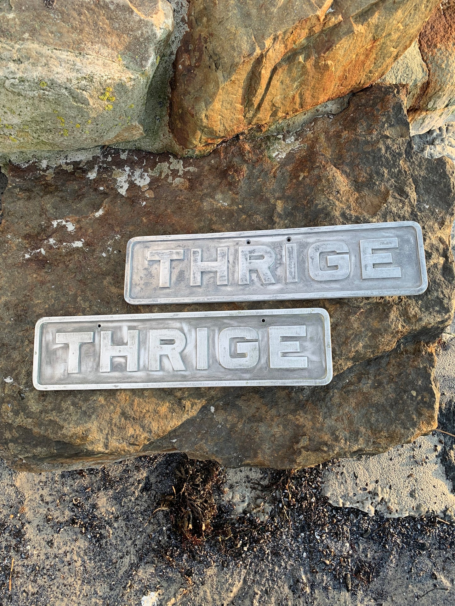 THRIGE skilt