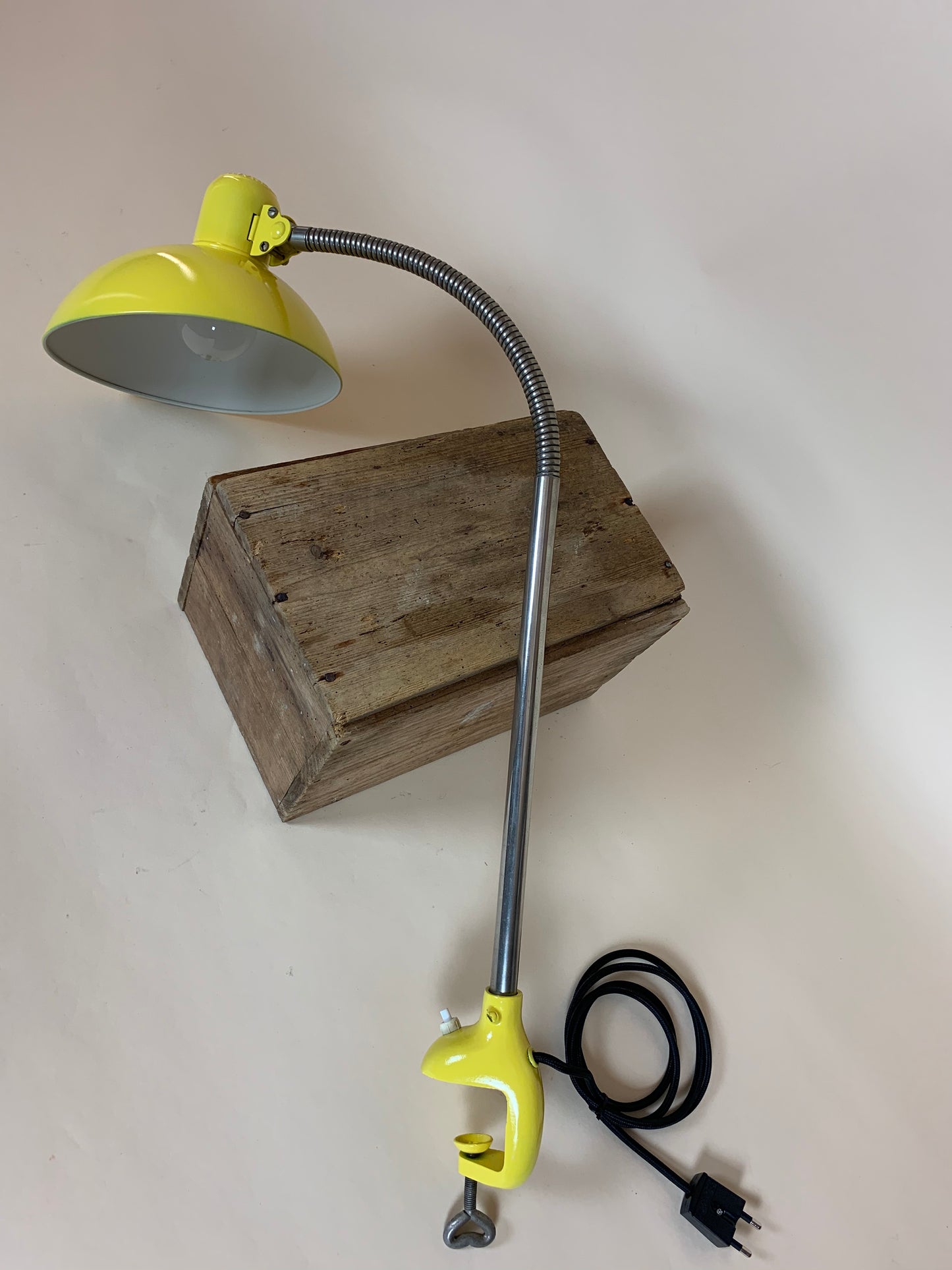 Kaiser Idell arkitektlampe med flexarm - Gul