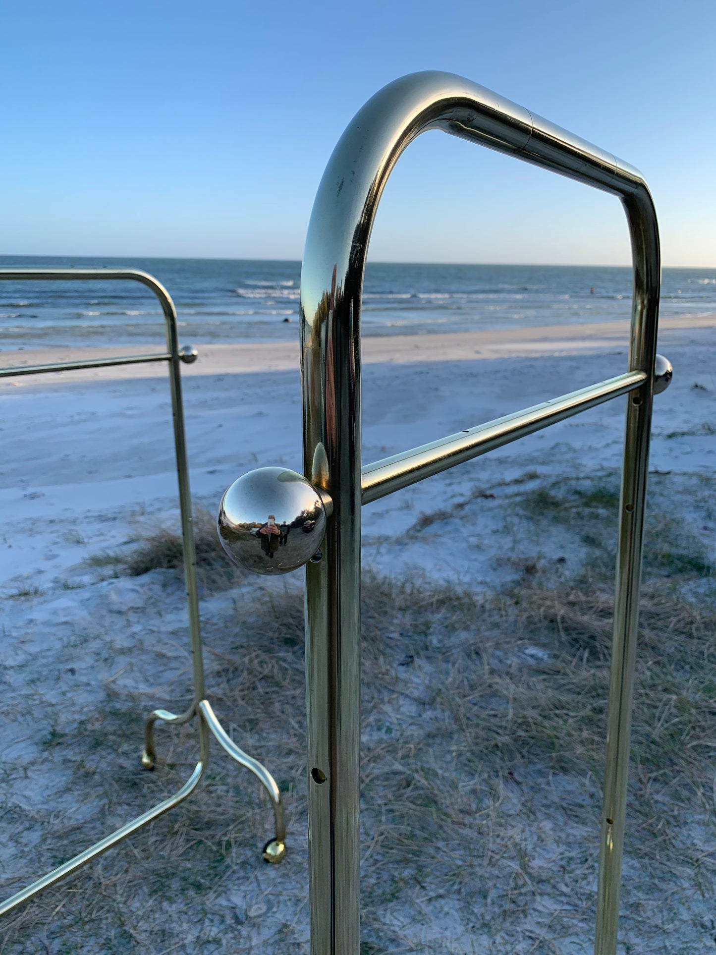 Stort messing garderobestativ med hjul (Prisen er for det store stativ på billederne)