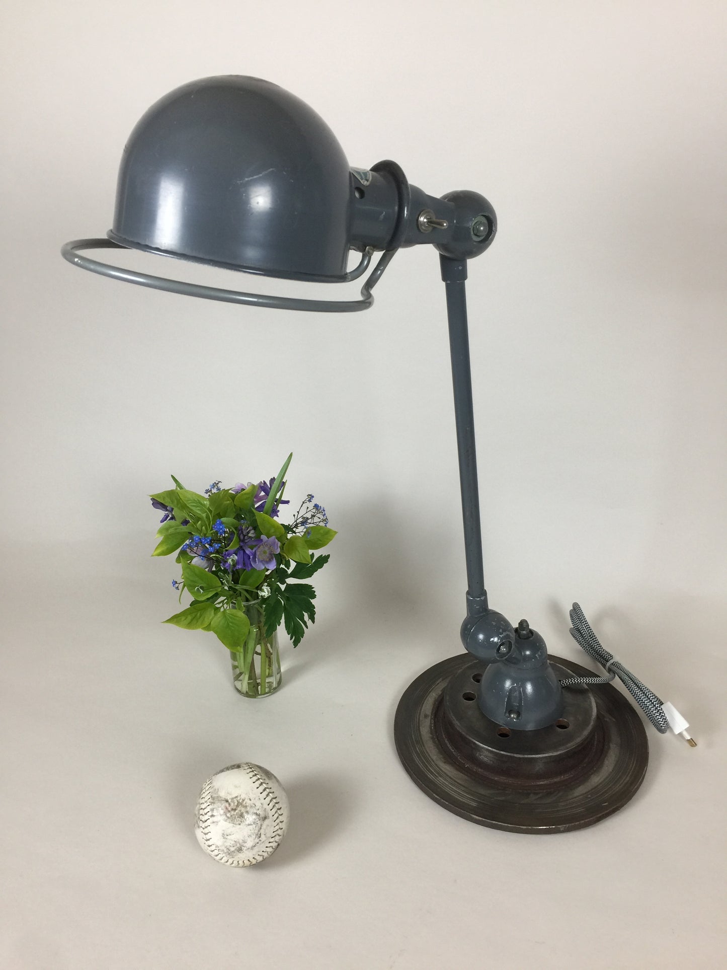 Jieldé bordlampe i grå med tænd/sluk kontakt