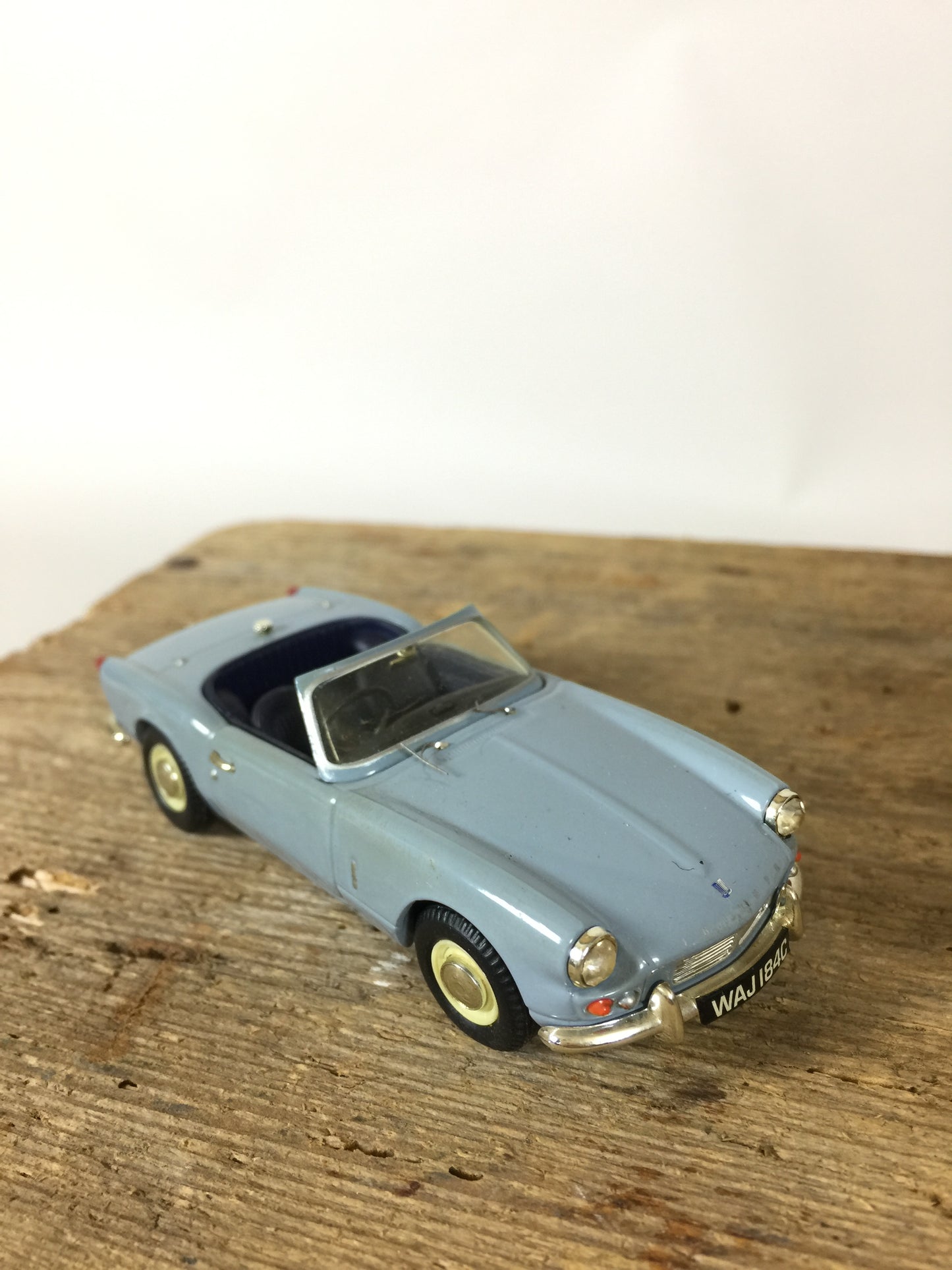 Fin Triumph Spitfire modelbil