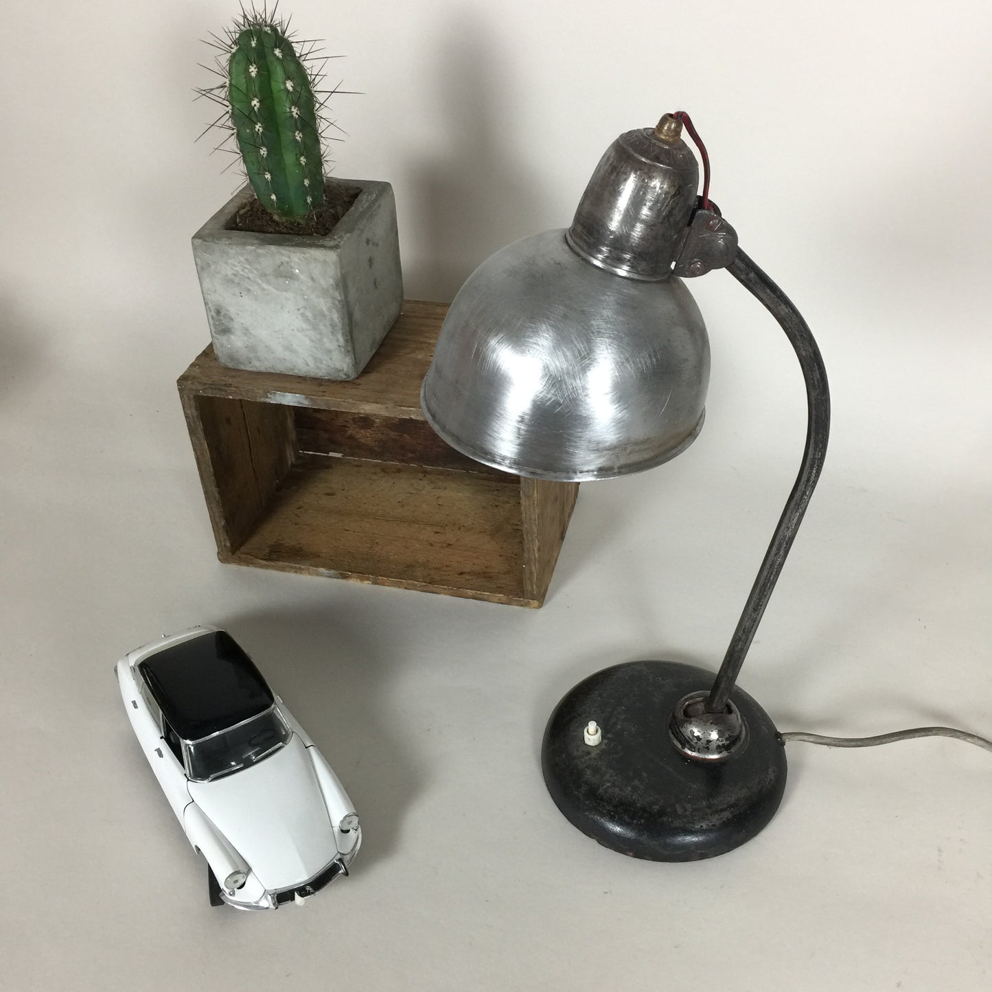 Kaiser Idell Bordlampe model 6551