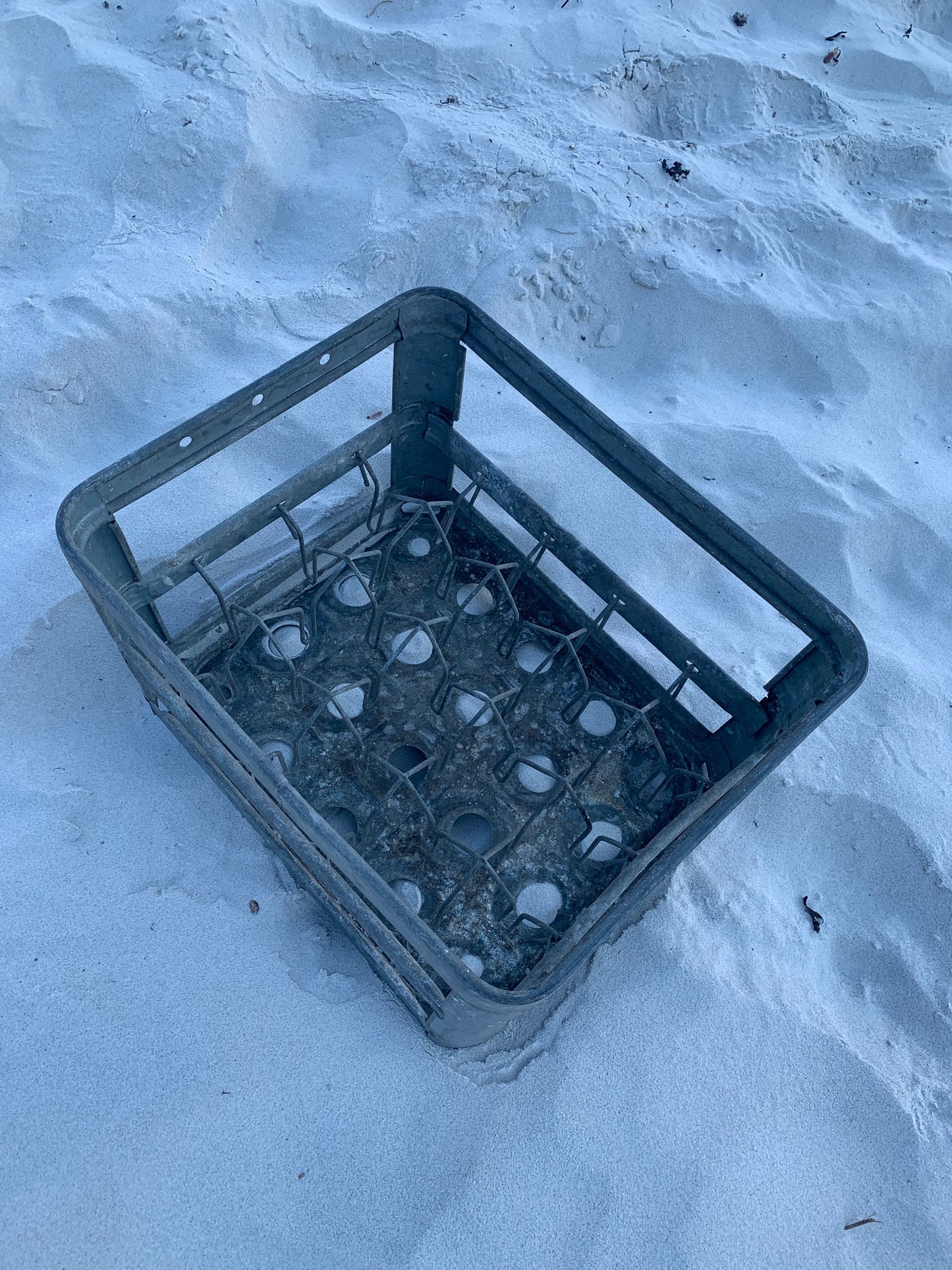Skøn metalkasse til flasker