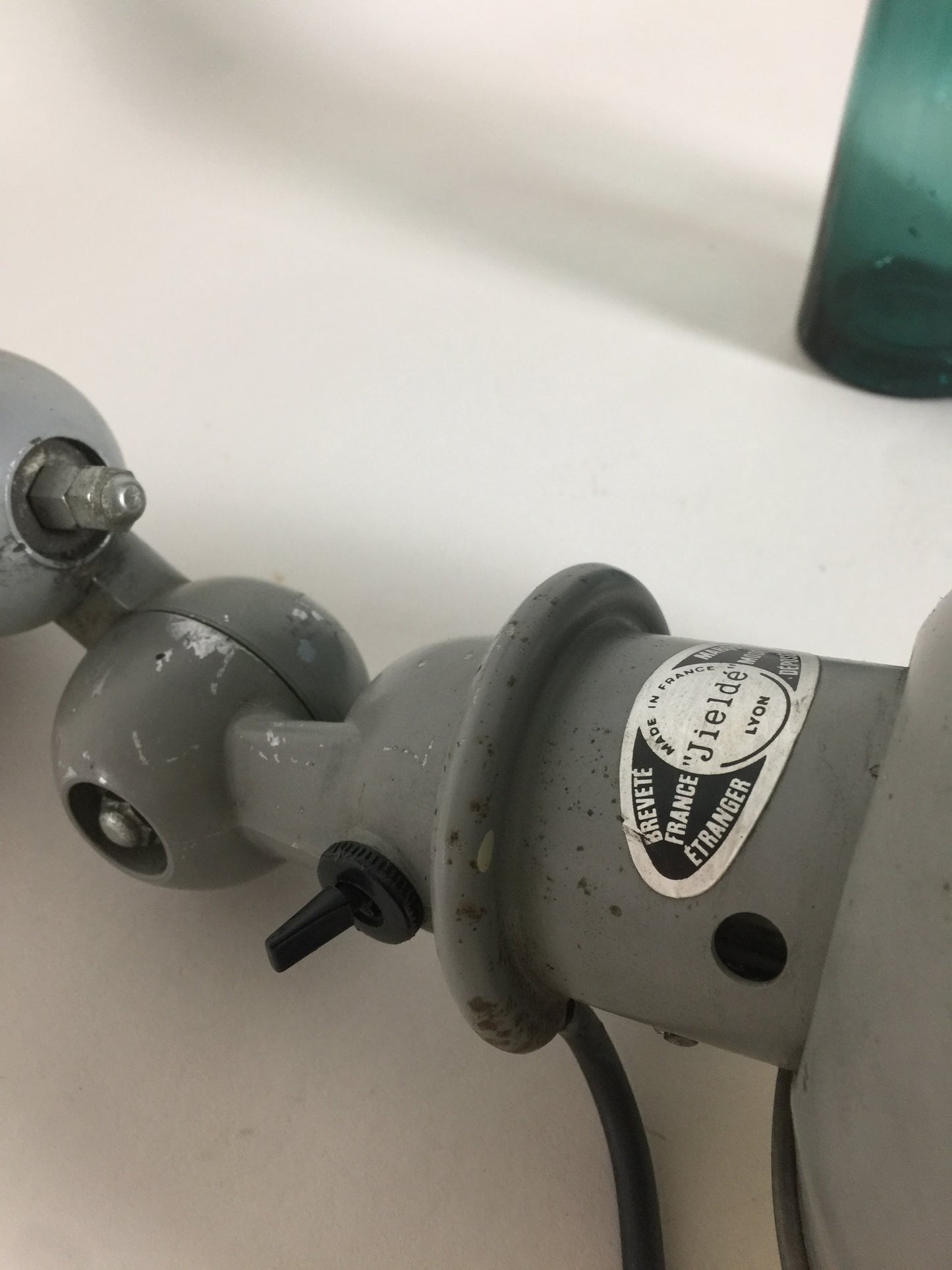 Jieldé lampe i grå med tænd/sluk kontakt