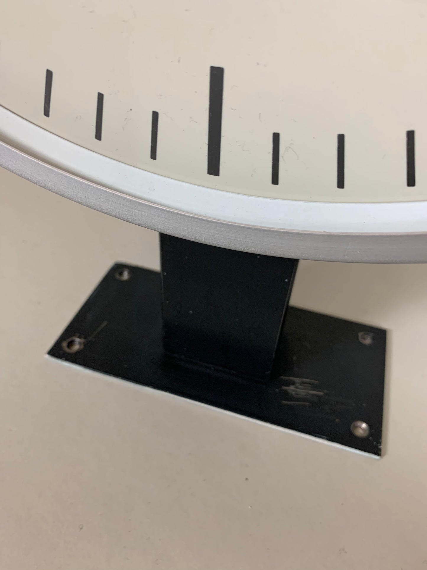 Smukt gammelt dobbeltsidigt ur med buede glas