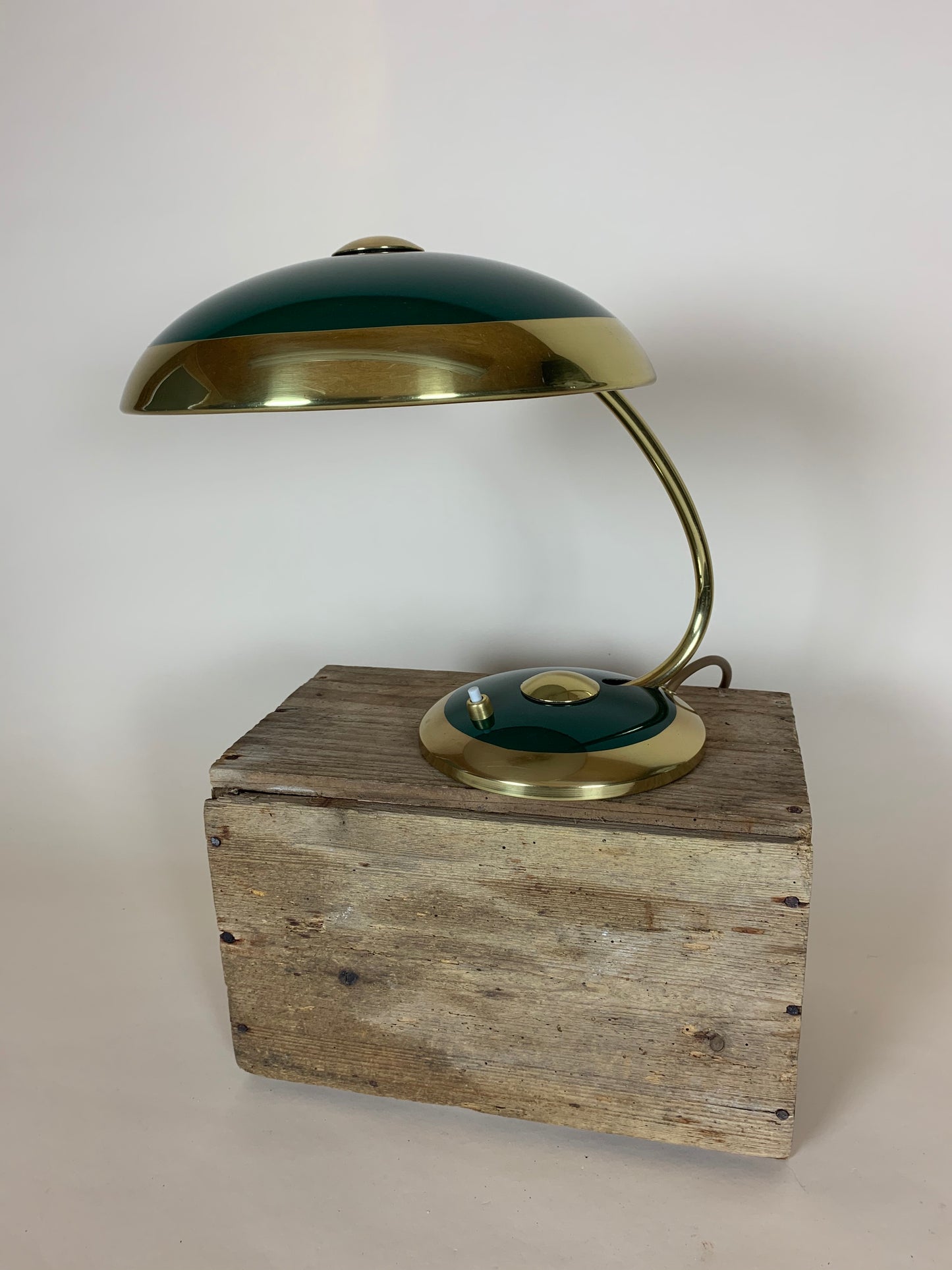 Helo bordlampe - Grøn og messing
