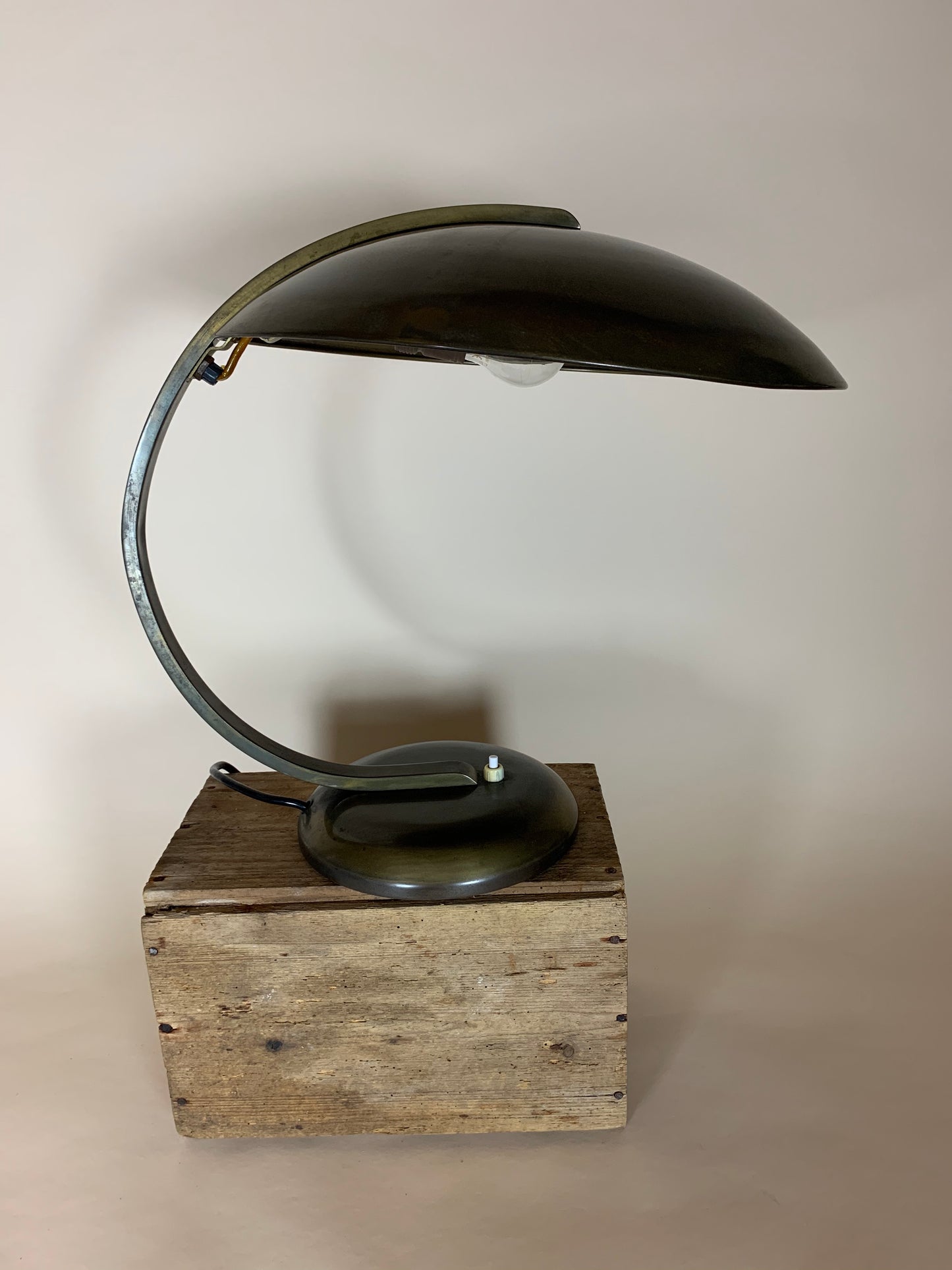Gleibo lampe af Egon Hillebrand i mørkpoleret messing