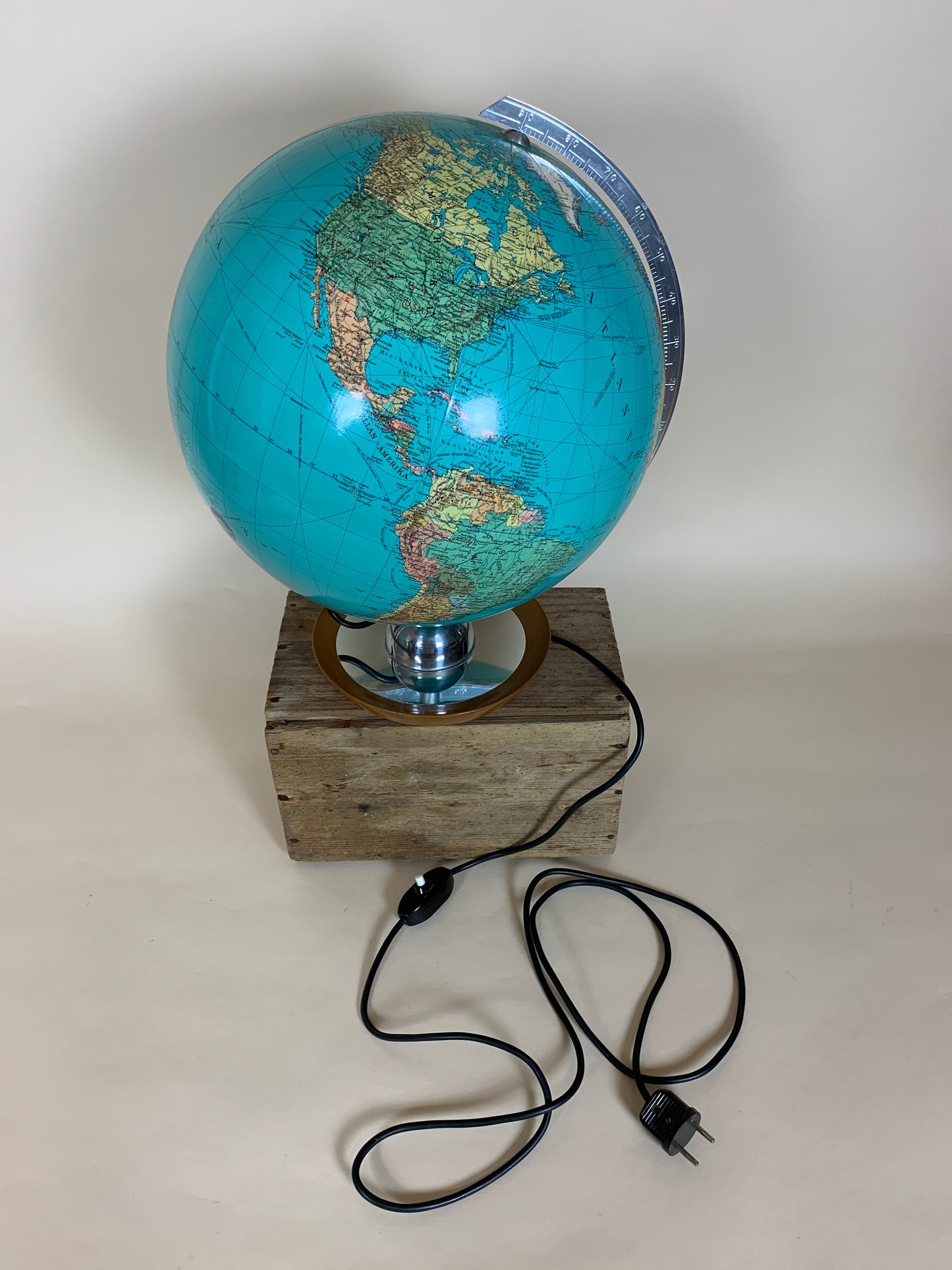 Globus i glas med lys