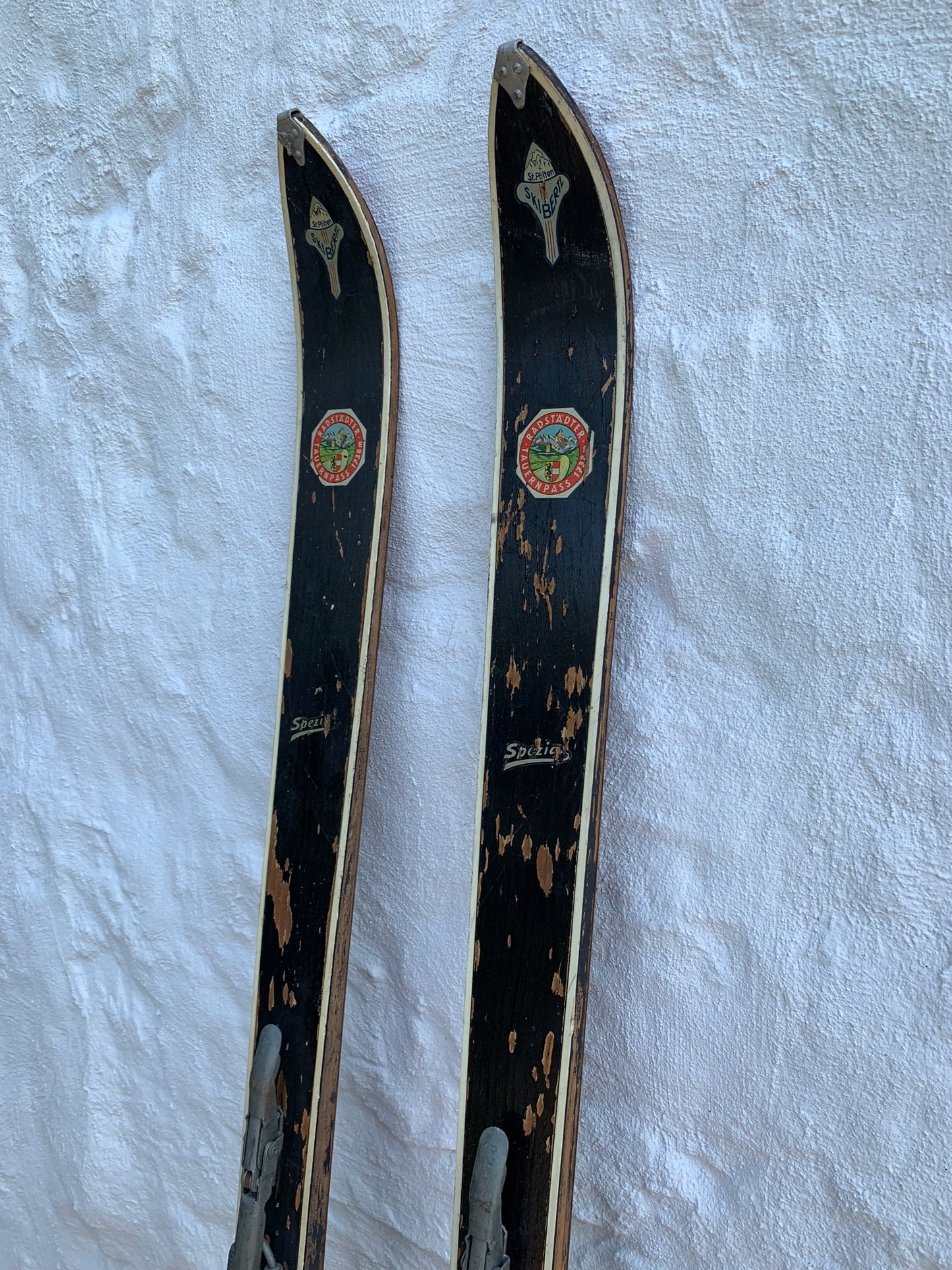 Dekorative sorte ski