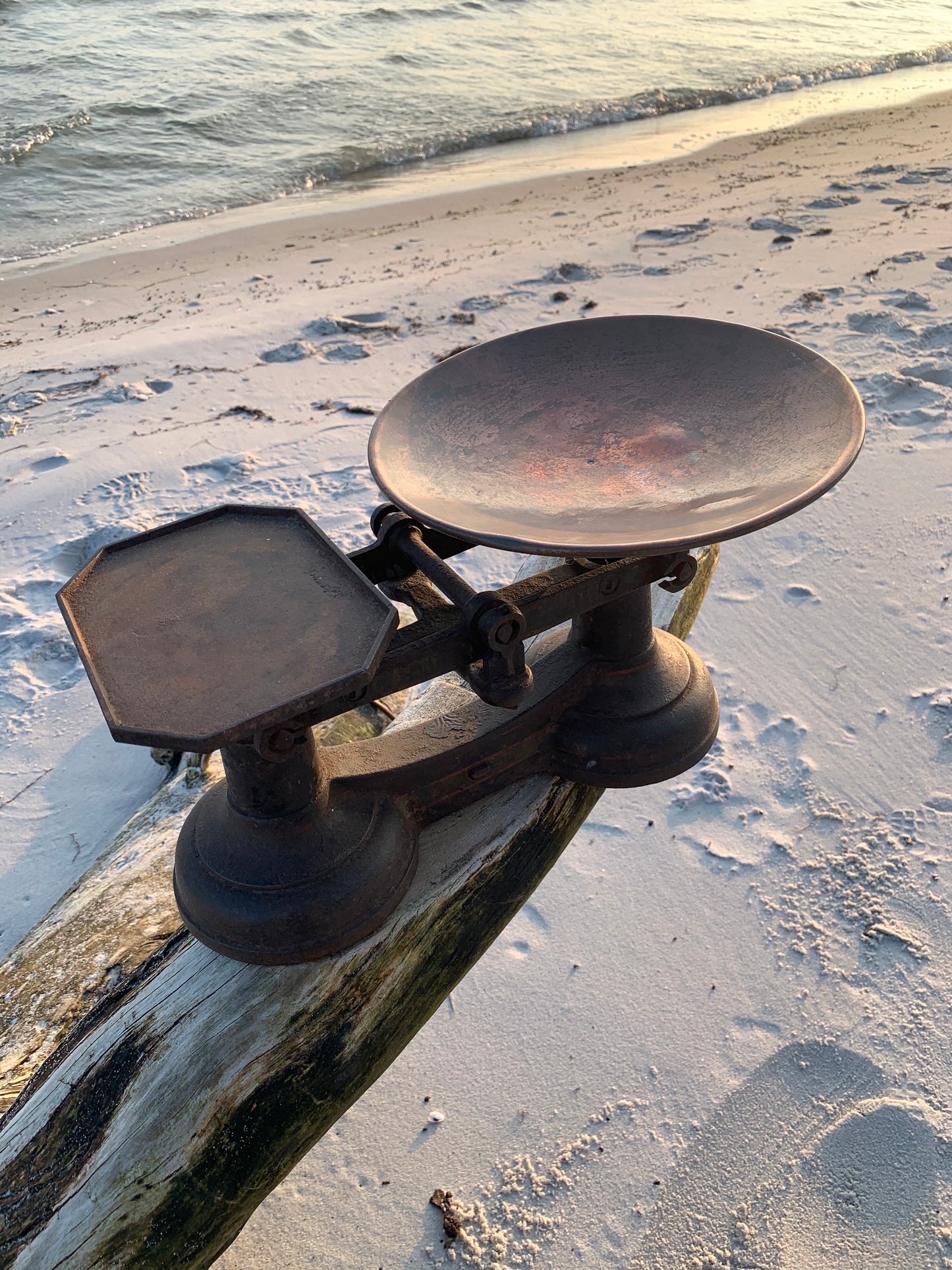 Vægt med kobberskål