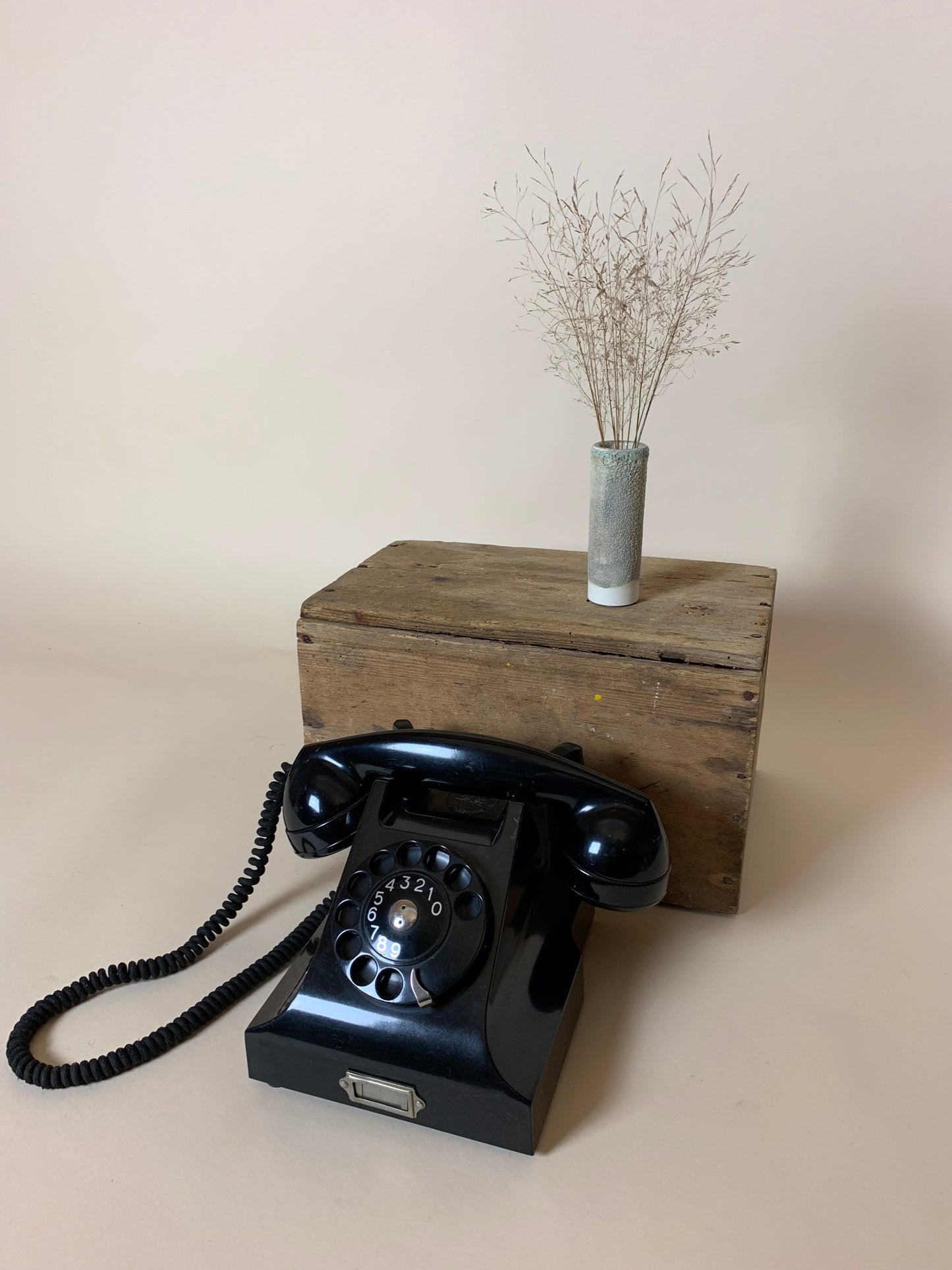 Gammel bakelit telefon