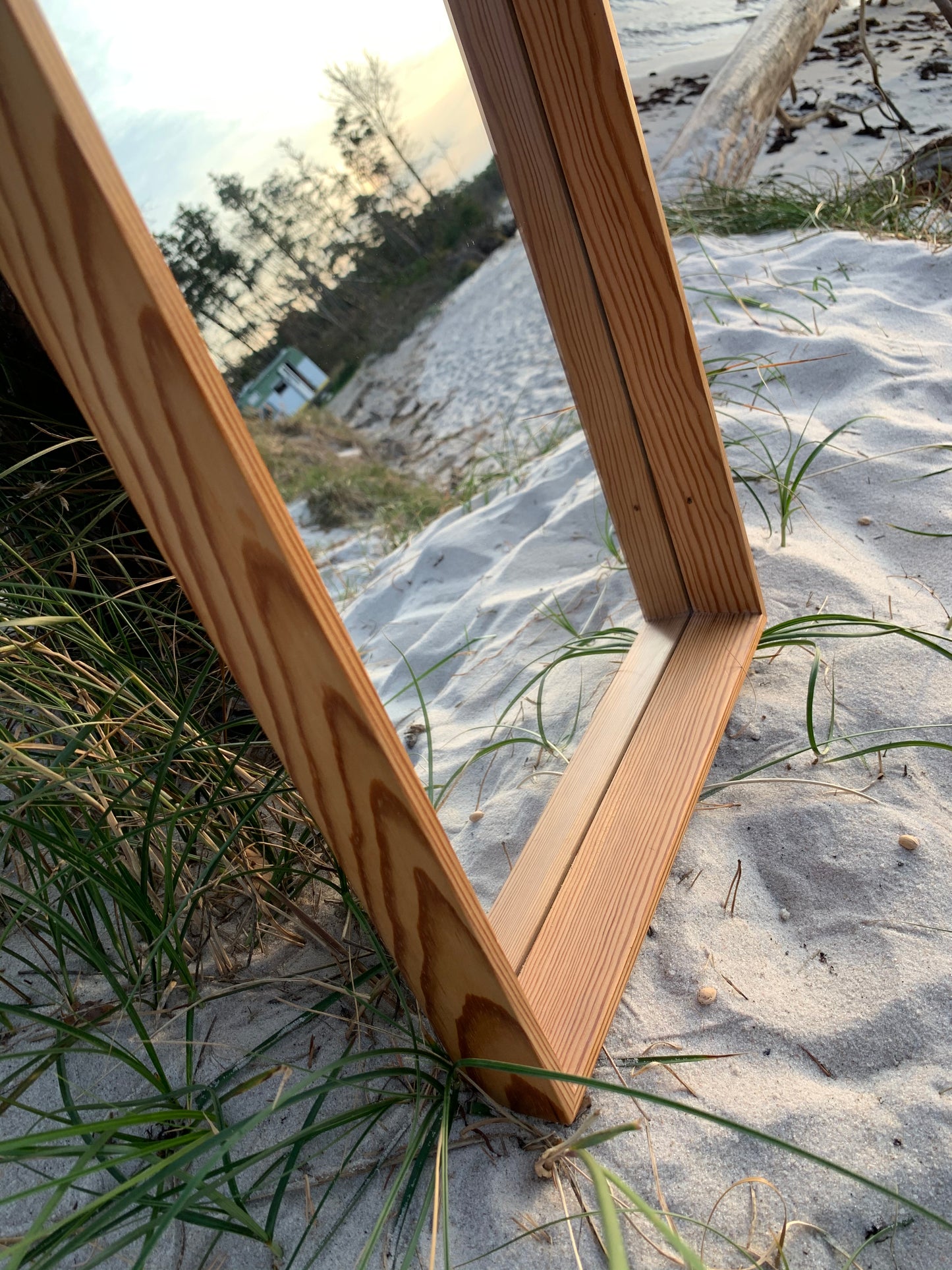 Spejl med træramme