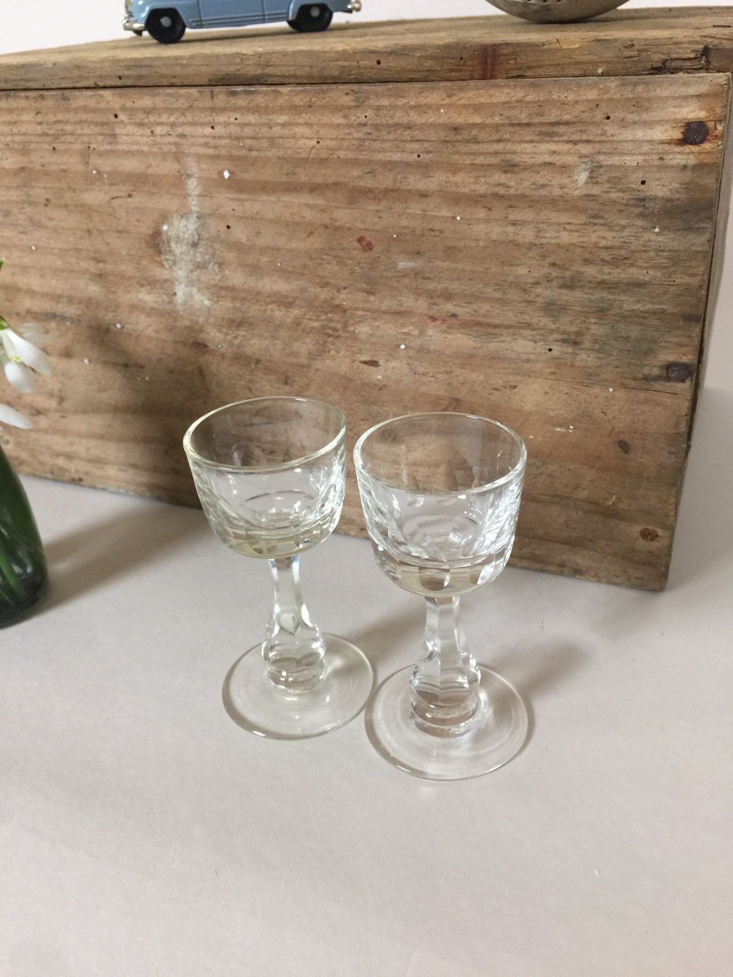 To smukke gamle glas
