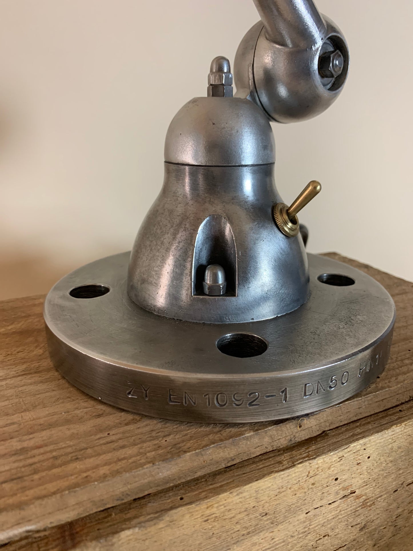 Jieldé lampe med 2 arme og flot fod