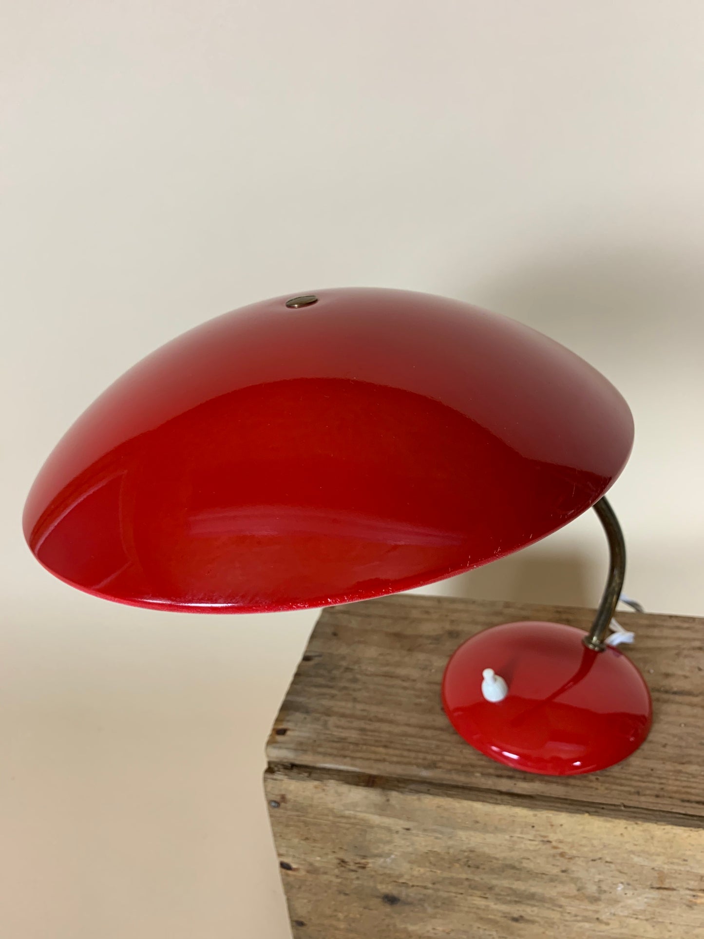 Smuk rød Christian Dell bordlampe