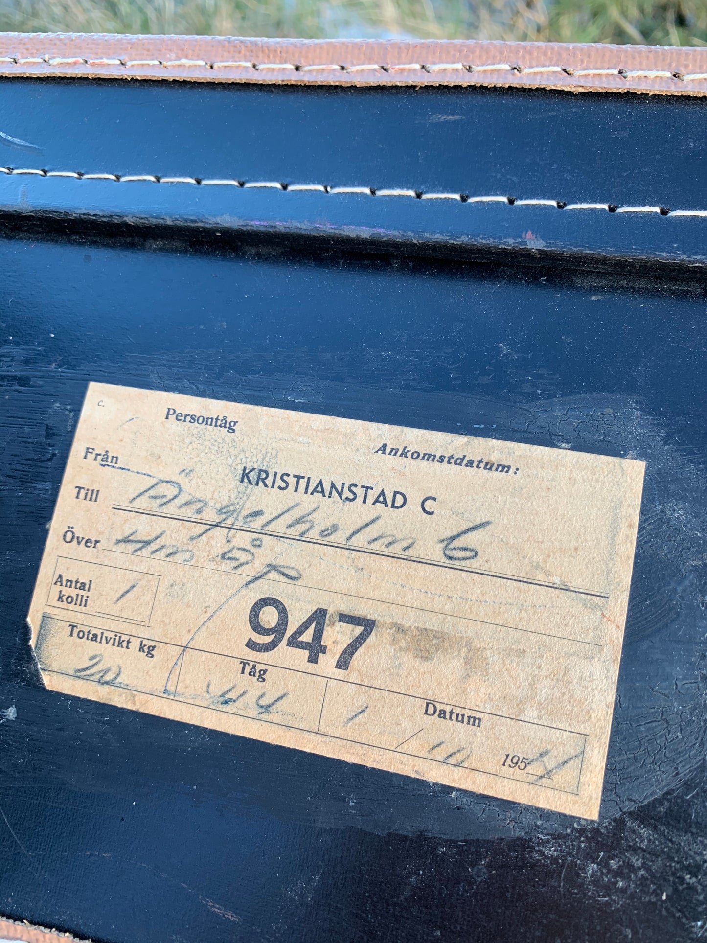 Stor sort kuffert fra 1950'erne
