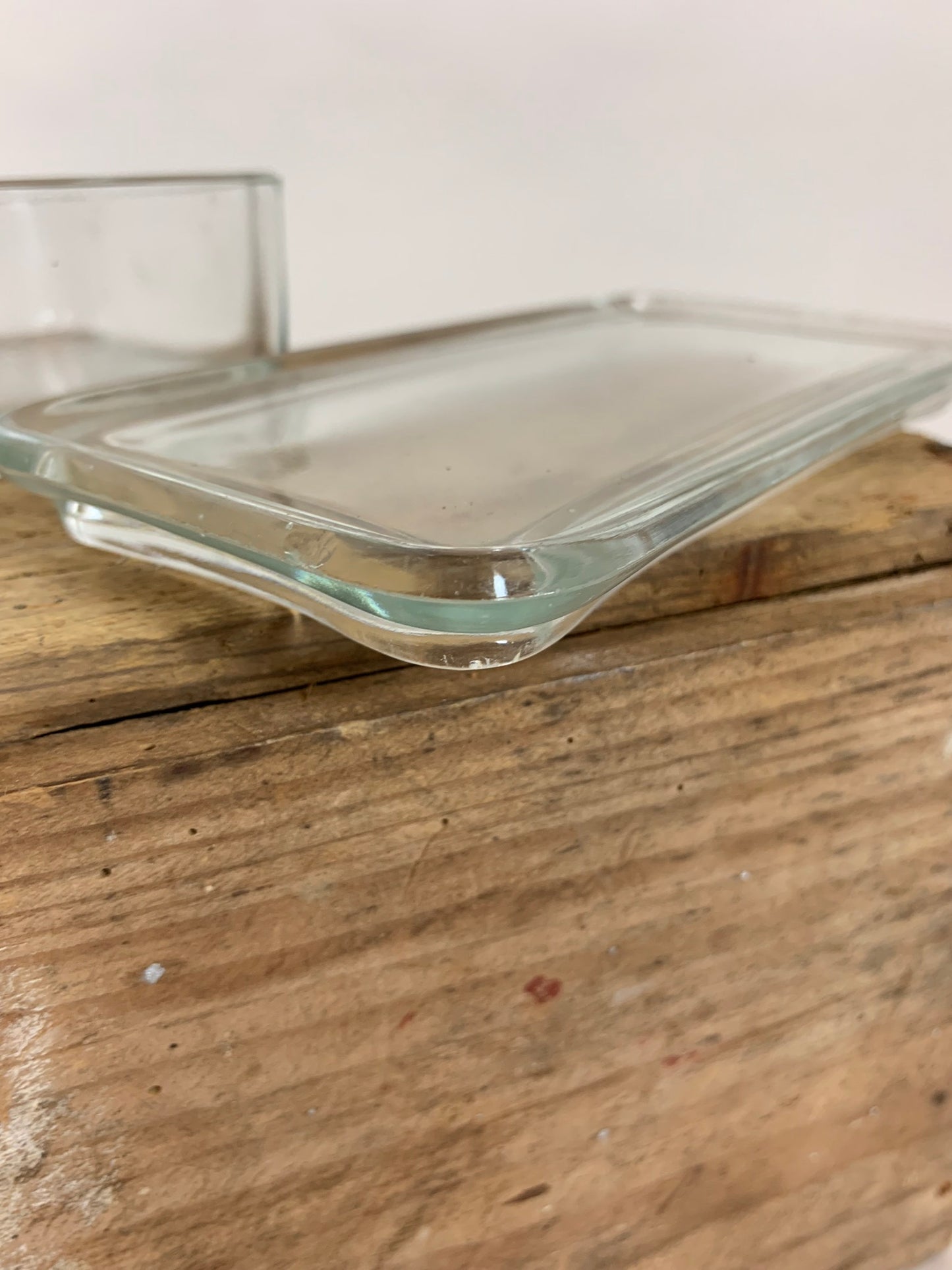 Glas med låg