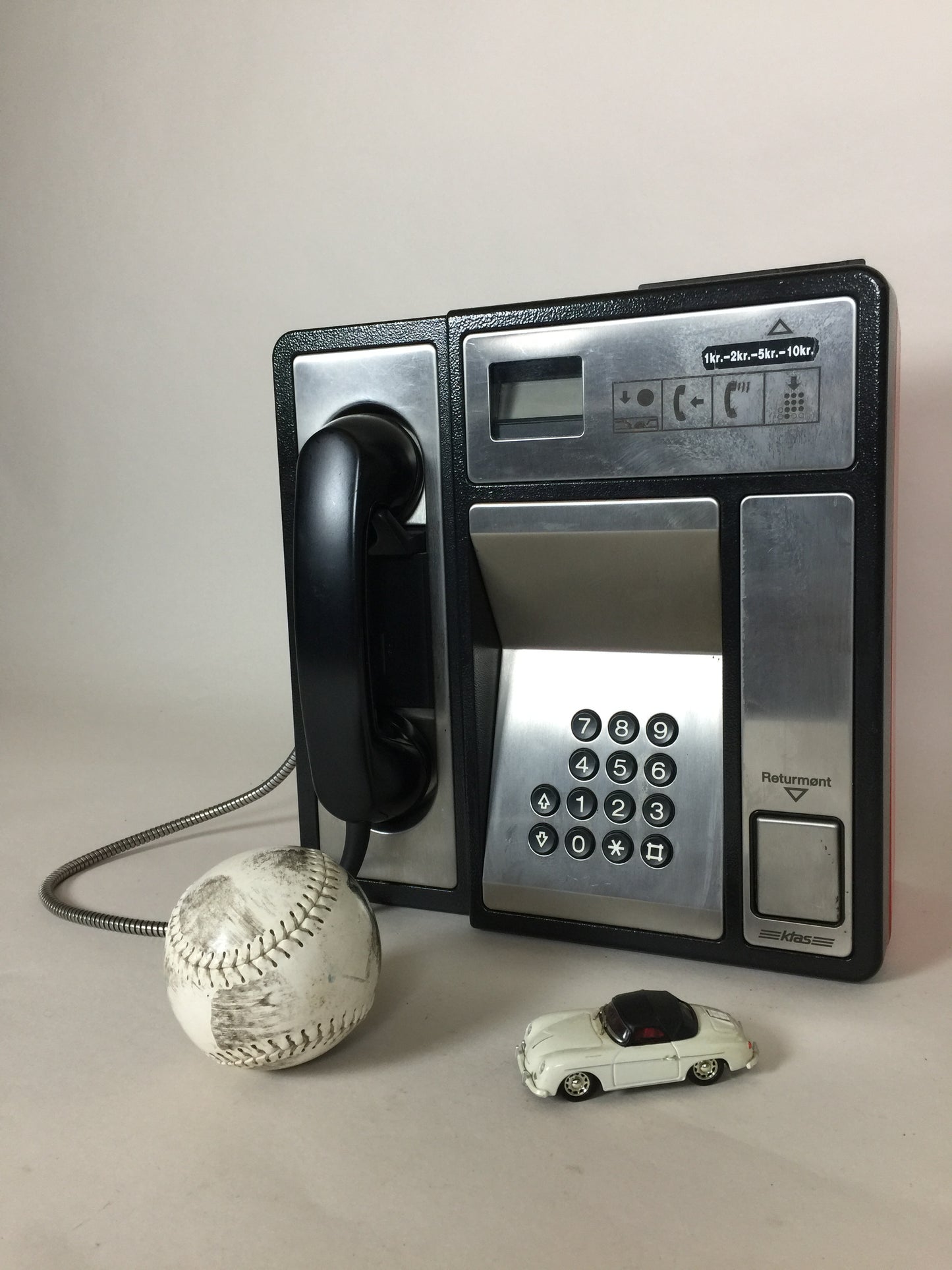 Gammel KTAS telefon med kuppel