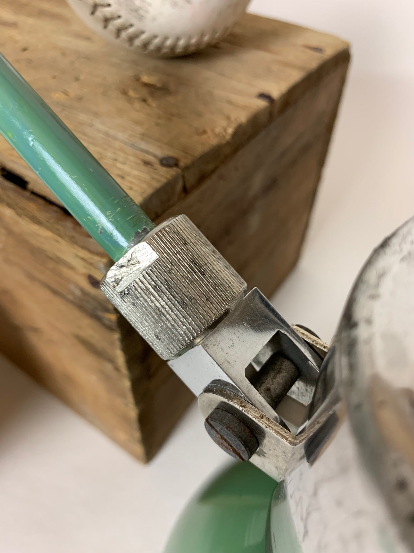 Skøn industriel grøn væg eller bordlampe