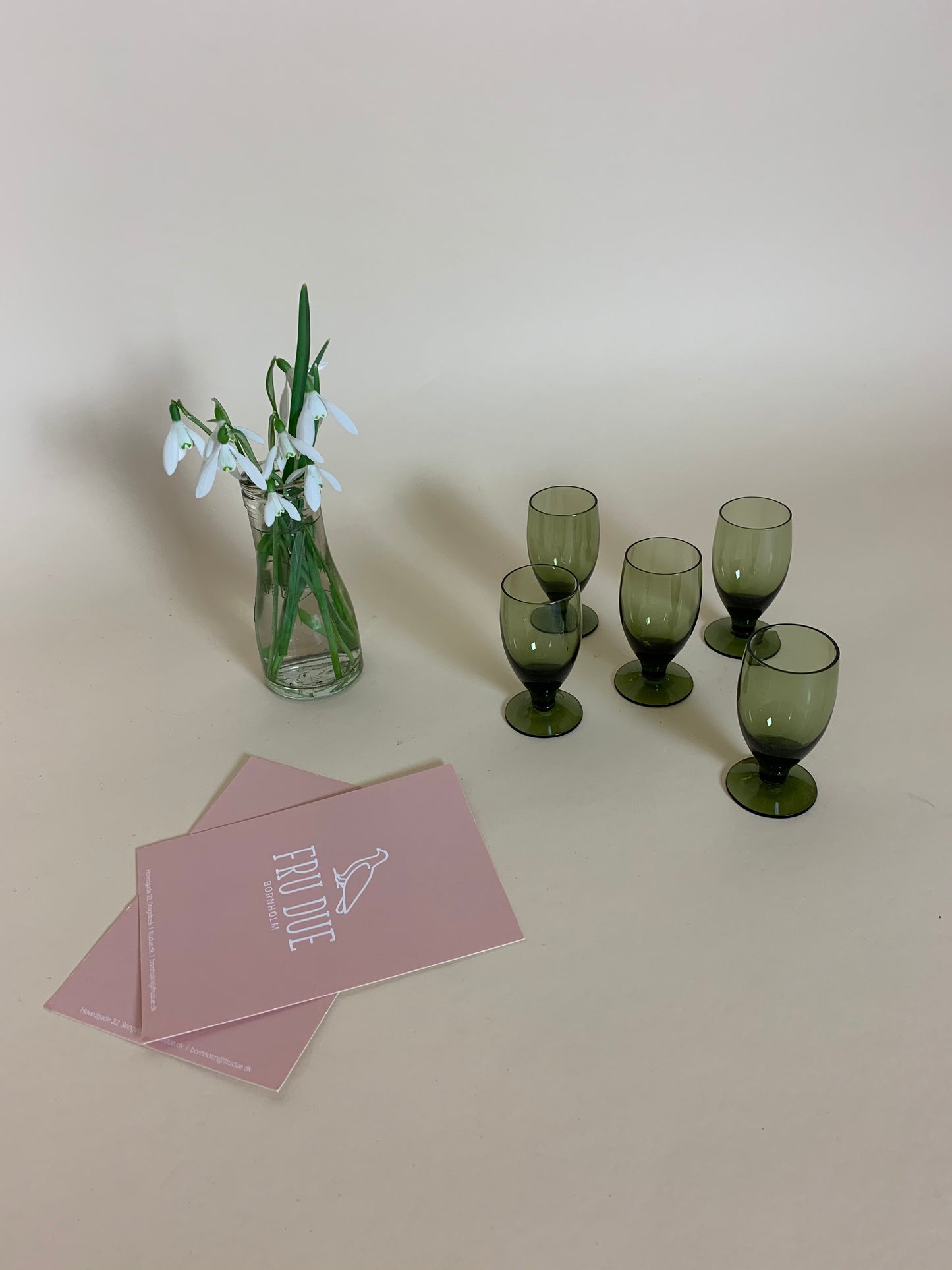 Lille grønt glas eller vase til små blomster
