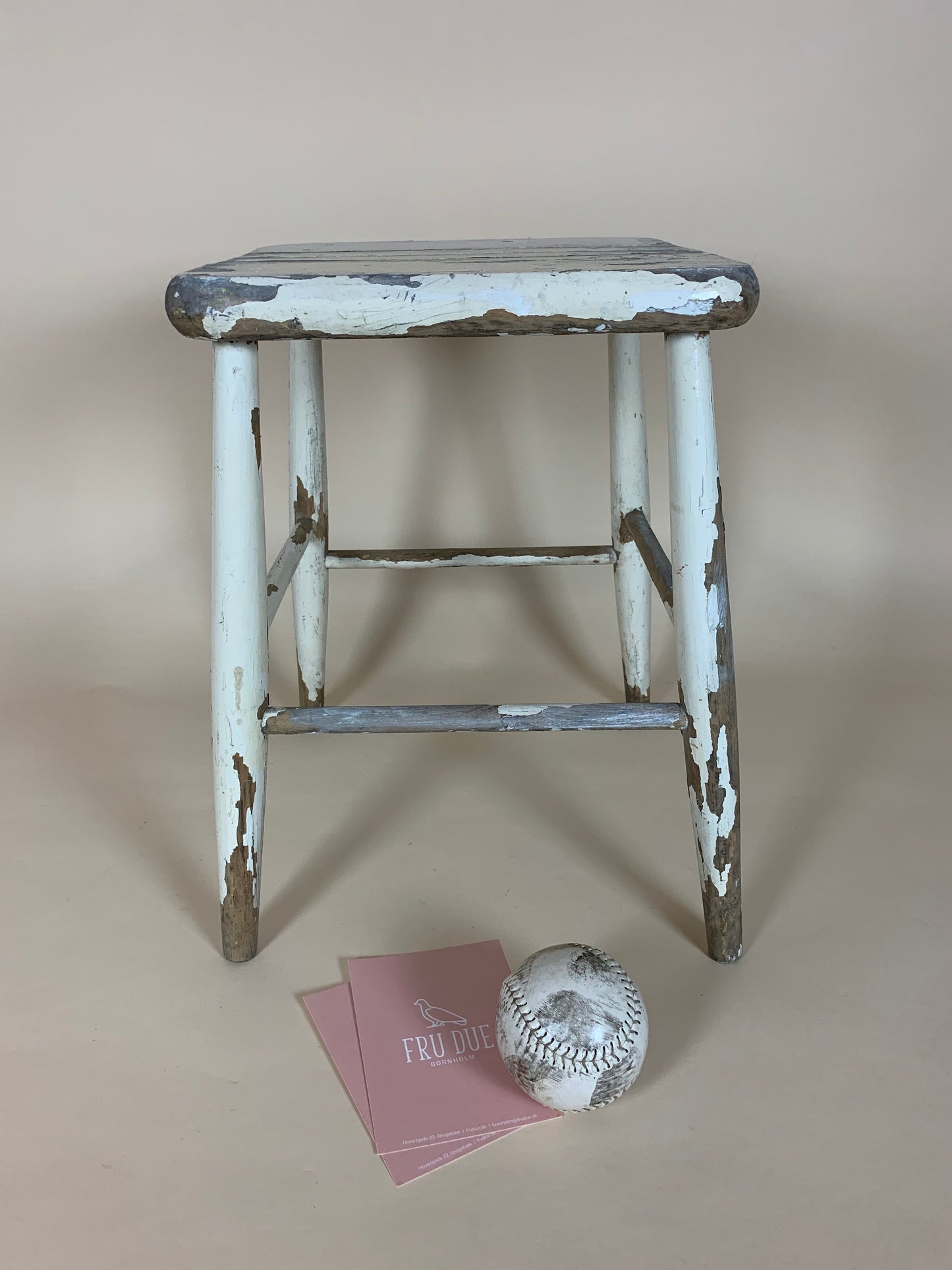 Taburet med masser af patina
